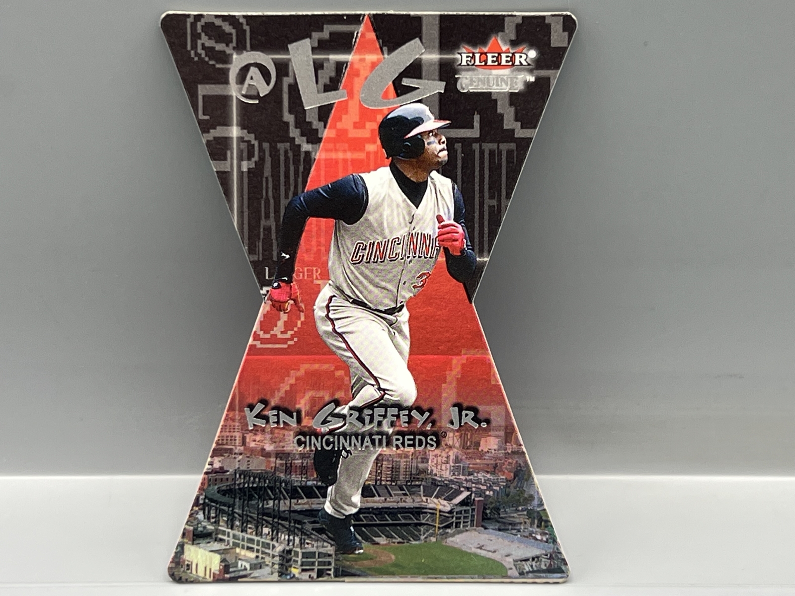 2001 Fleer Genuine Ken Griffey Jr. At Large Die Cut #15 Insert