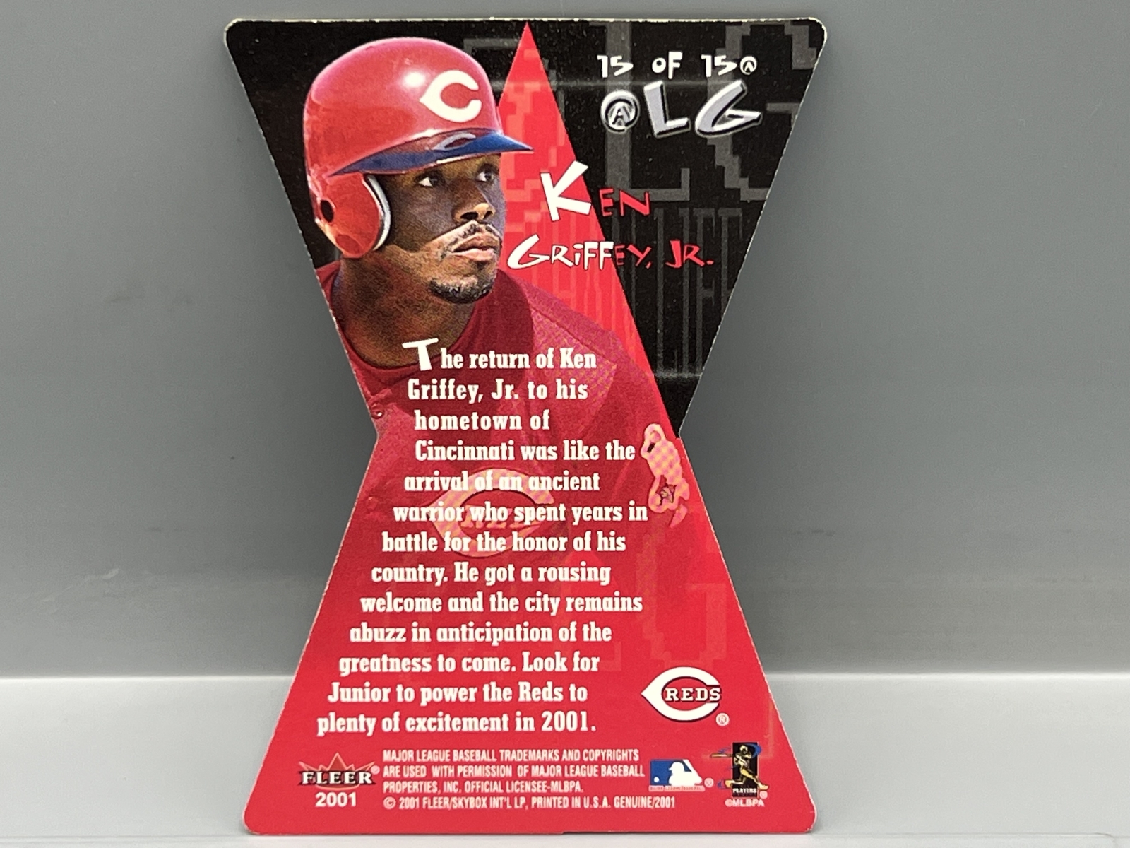 2001 Fleer Genuine Ken Griffey Jr. At Large Die Cut #15 Insert