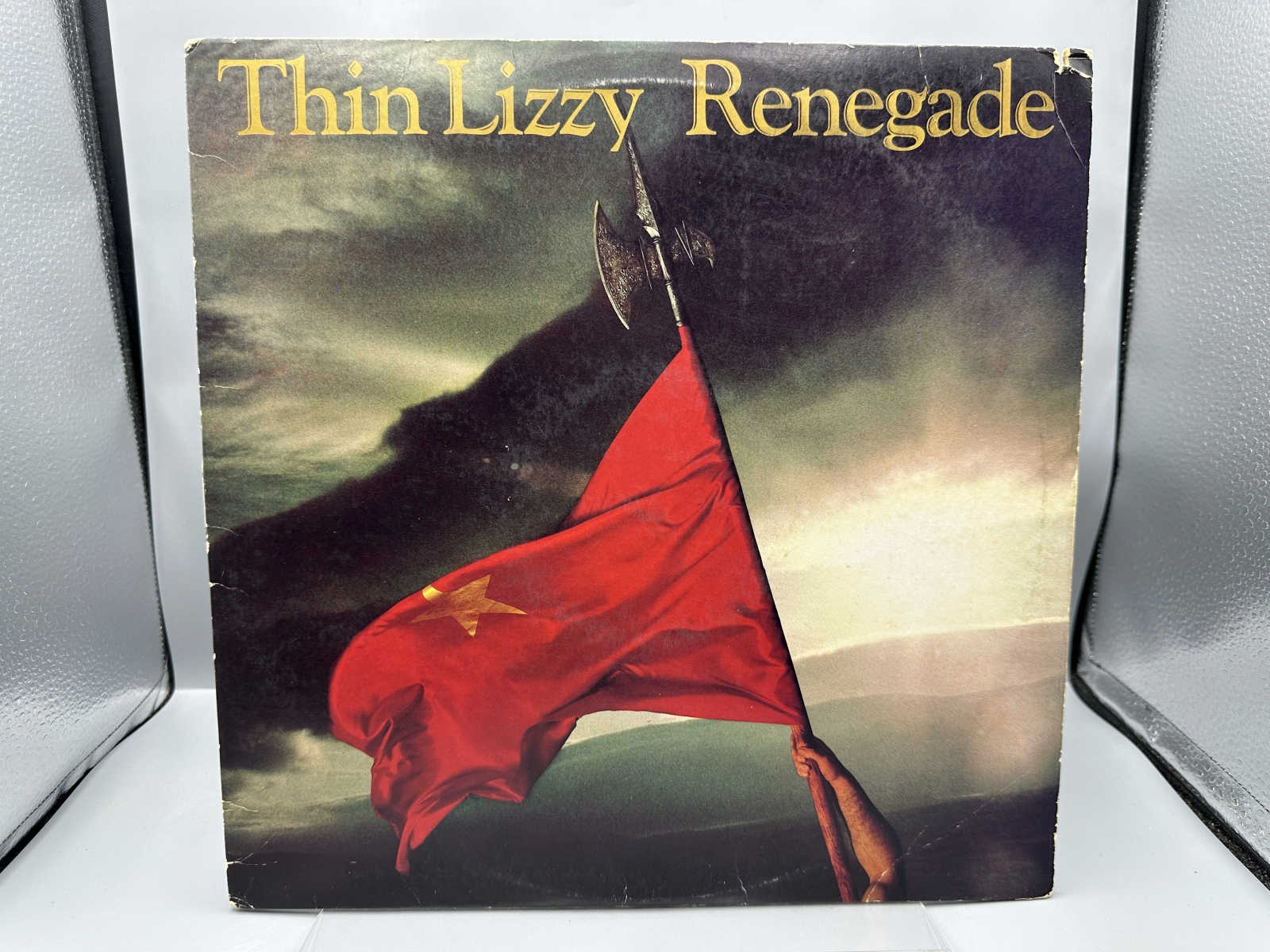 Thin Lizzy: Renegade (1981), promo-notch in cover, cover shows minor edge wear