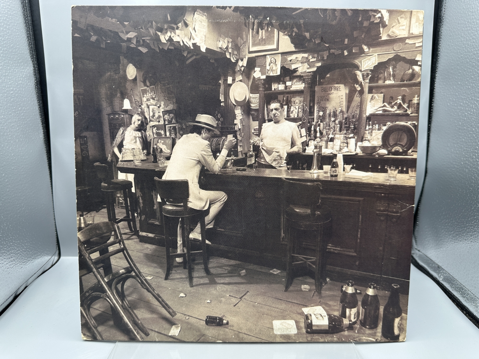 Led Zeppelin: In Through The Out Door (1979), Cover is Version 'C', outer sleeve (stamped paper bag) is included (but taped at seams), previ