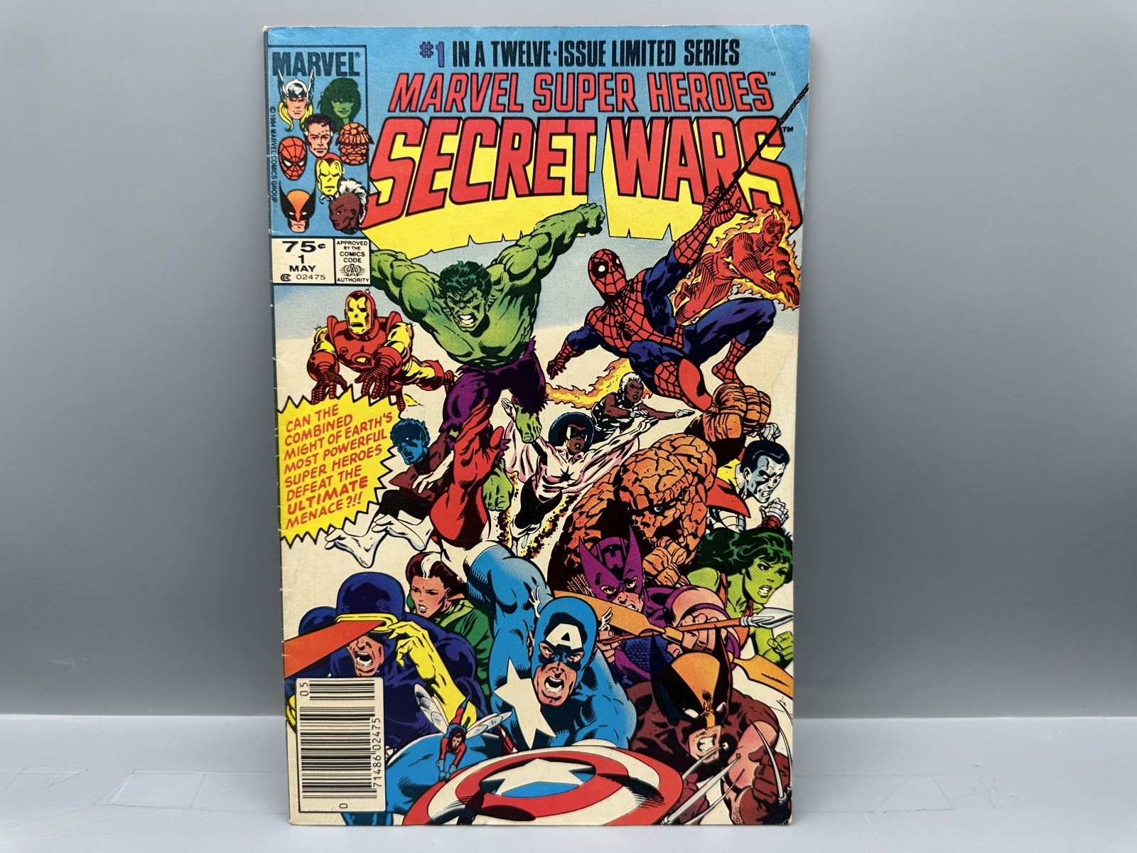 Marvel Comics Marvel Super Heroes Secret Wars #1 (1984) - Premiere issue of 12-part crossover - Michael Zeck art - Newsstand edition - Blue