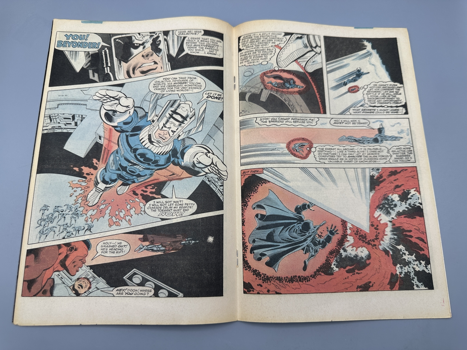 Marvel Comics Marvel Super Heroes Secret Wars #1 (1984) - Premiere issue of 12-part crossover - Michael Zeck art - Newsstand edition - Blue