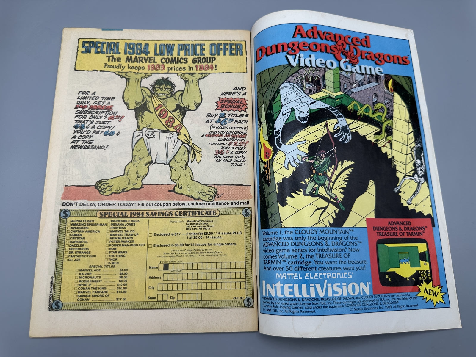 Marvel Comics Marvel Super Heroes Secret Wars #1 (1984) - Premiere issue of 12-part crossover - Michael Zeck art - Newsstand edition - Blue