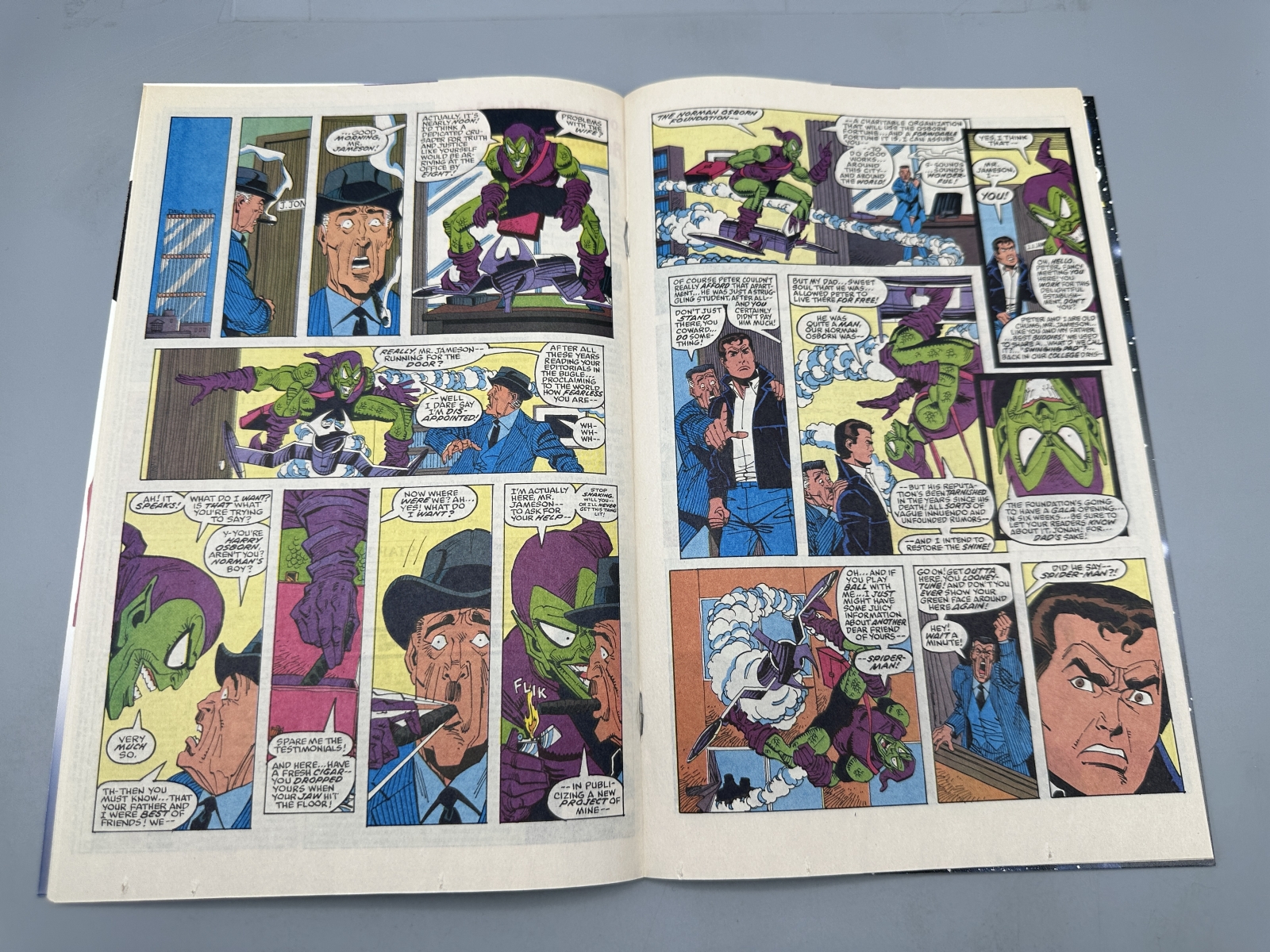 1993 Marvel Comics The Spectacular Spider-Man #200 - Giant-Sized Anniversary Issue - Death of Harry Osborn (Green Goblin) - Silver Foil Vari