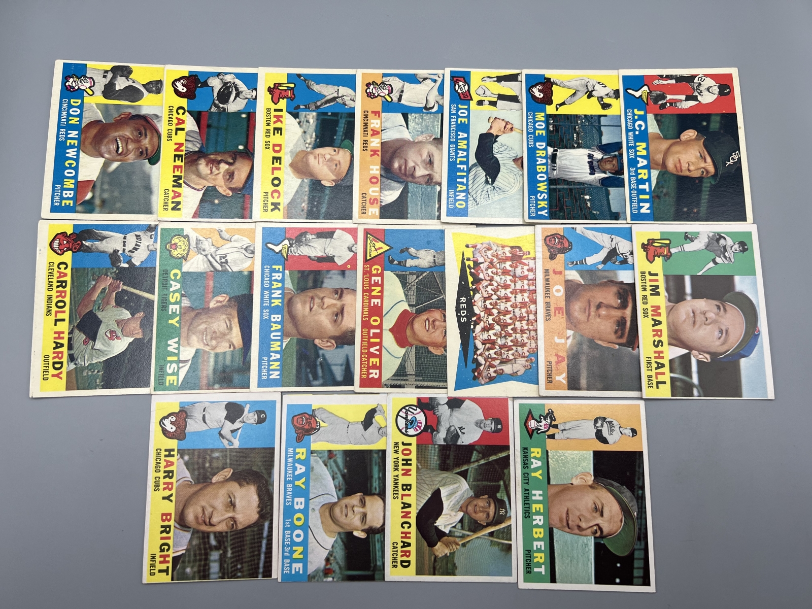 (18) 1960 Topps Baseball Cards - Varying Conditions
