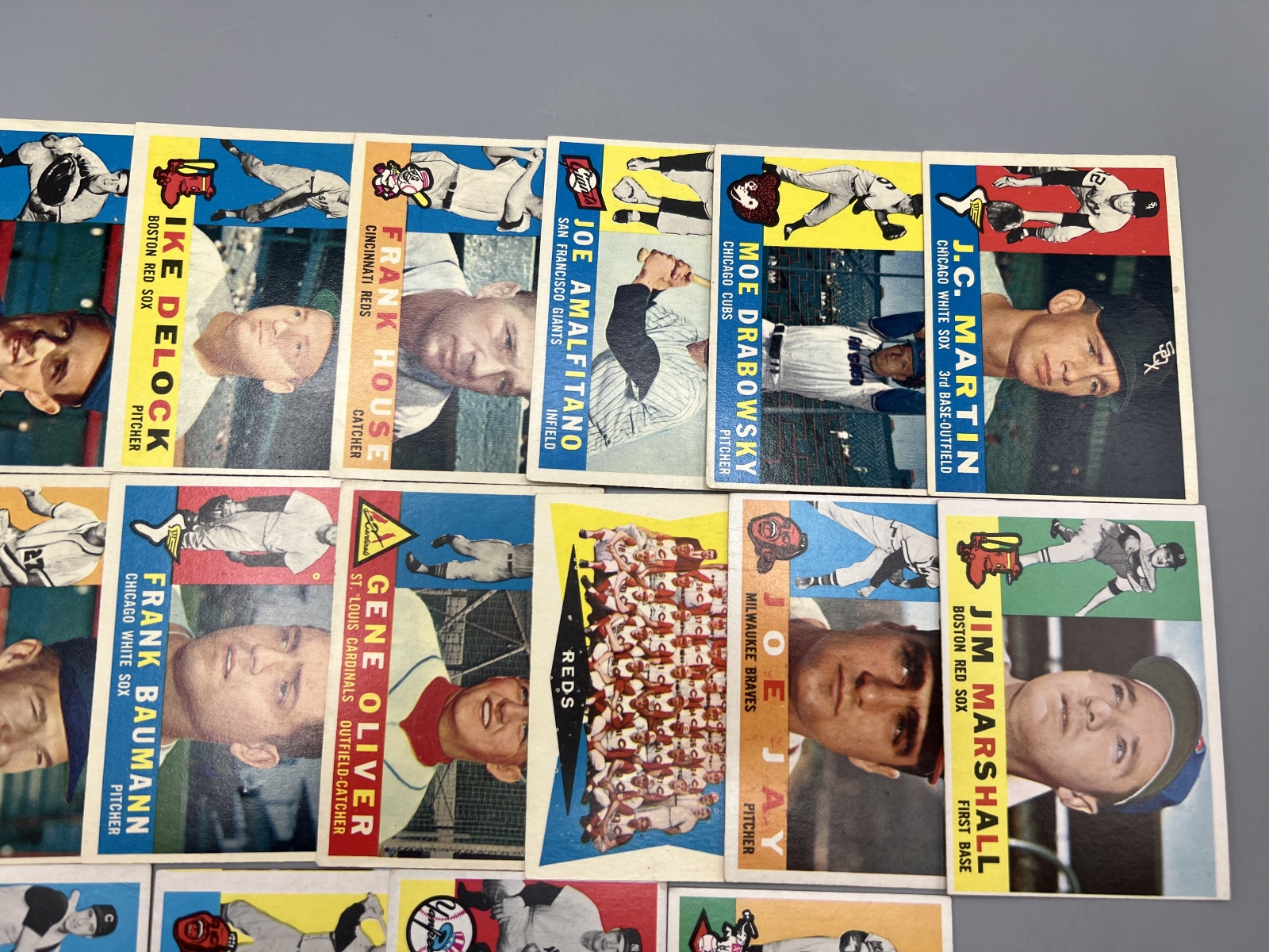 (18) 1960 Topps Baseball Cards - Varying Conditions