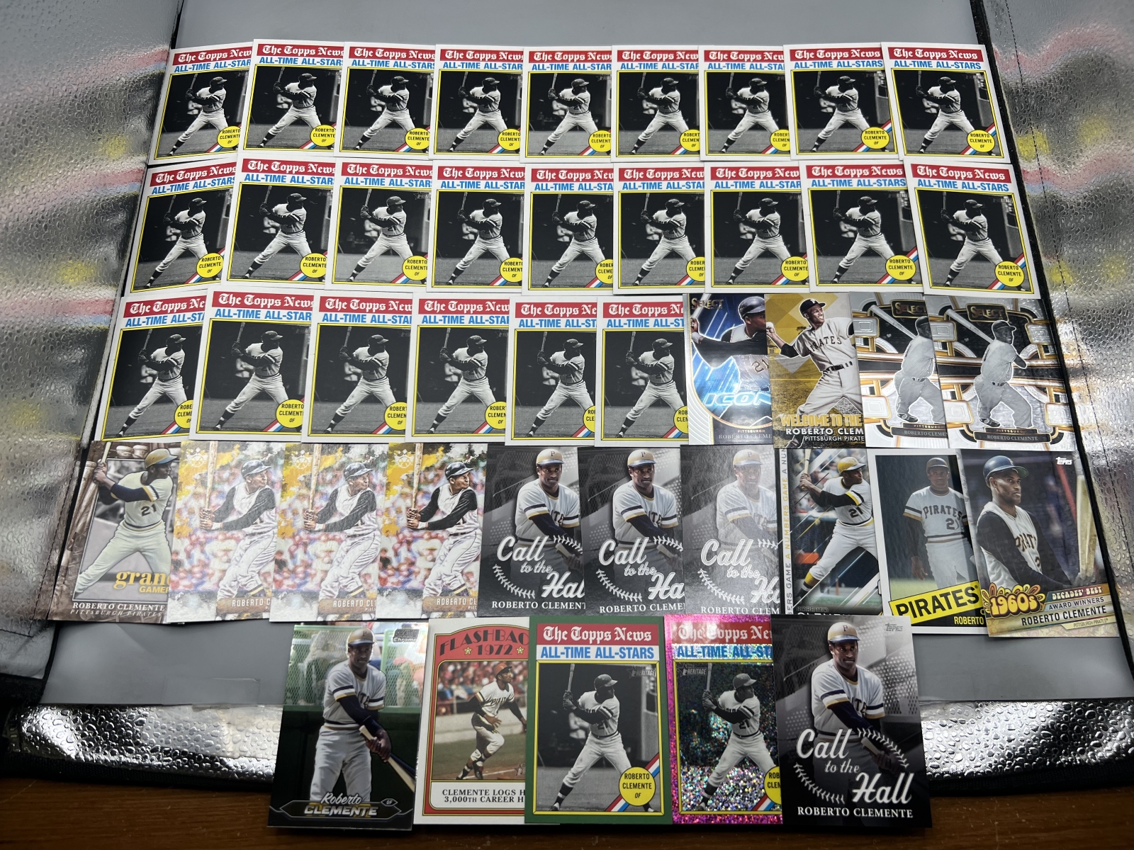 (40+) Assorted Modern Roberto Clemente Baseball Insert Cards