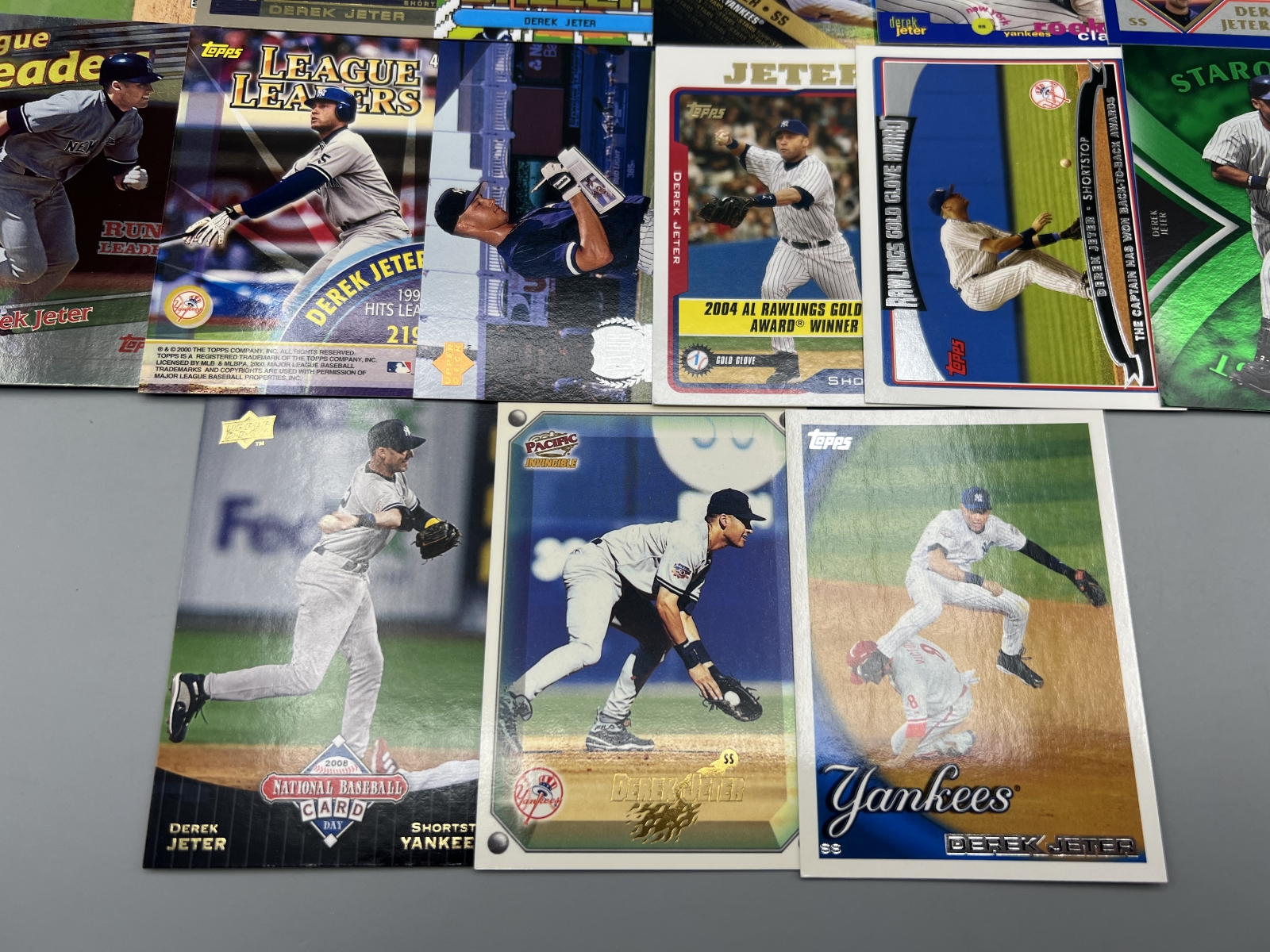 (15) Derek Jeter Baseball Cards