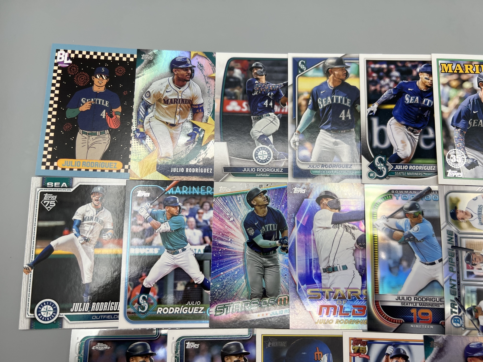 (20) Julio Rodriguez Baseball Cards