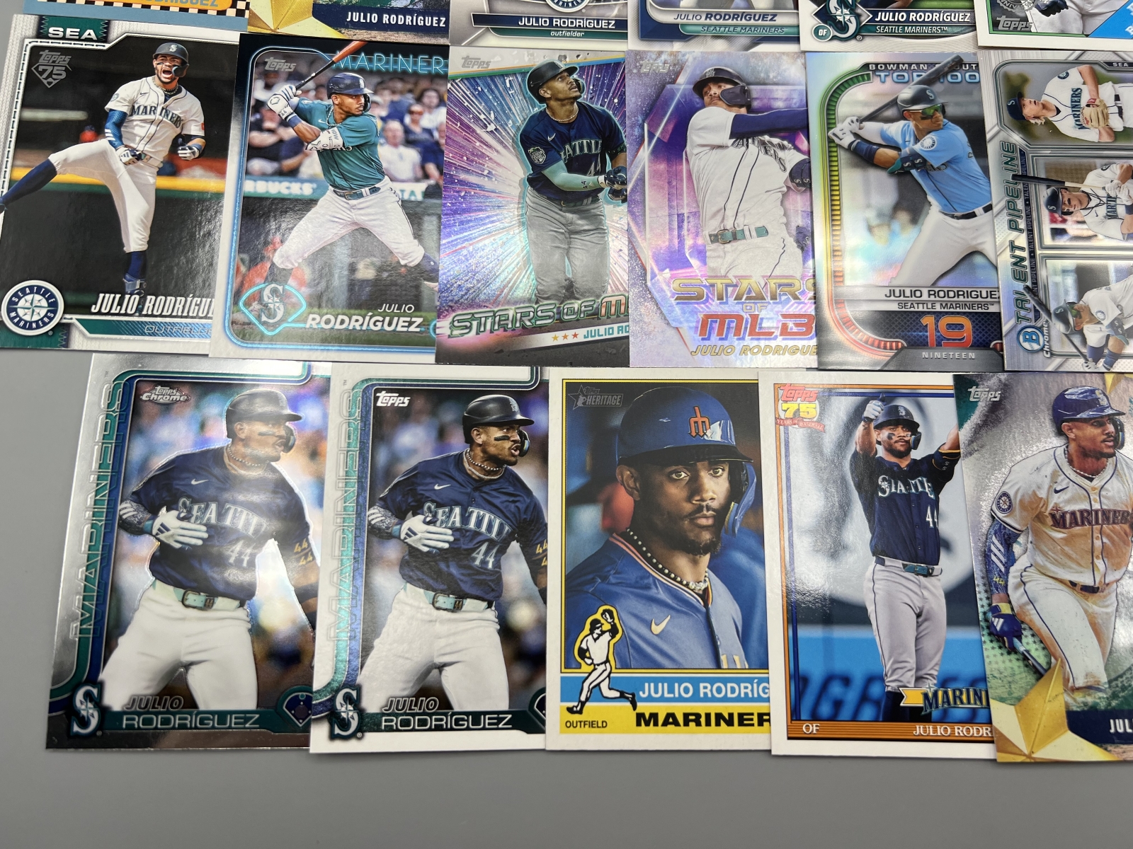(20) Julio Rodriguez Baseball Cards