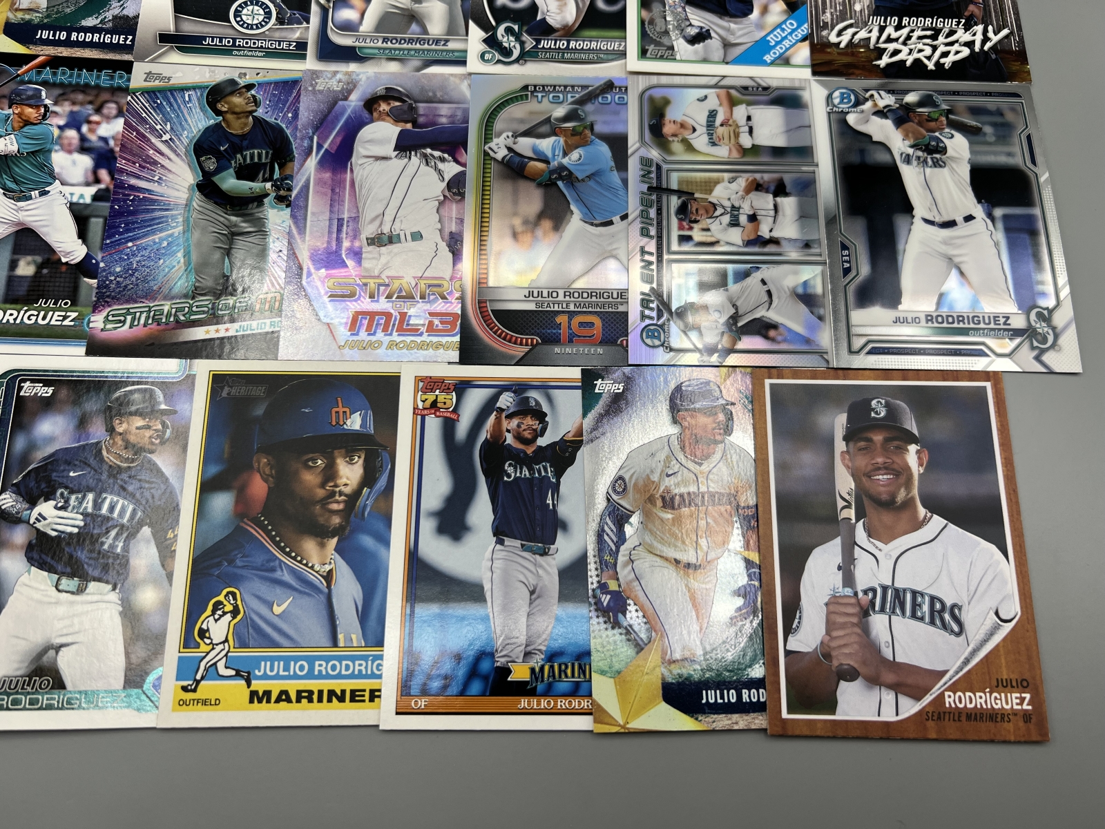 (20) Julio Rodriguez Baseball Cards
