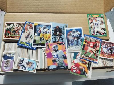 800 ct Box of Miscellaneous Football Cards w/ Stars. Various Years