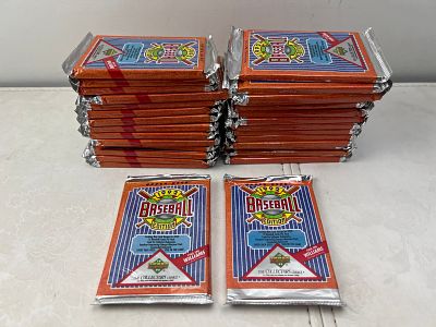 Lot of (25+) 1992 Upper Deck Baseball Sealed Wax Packs