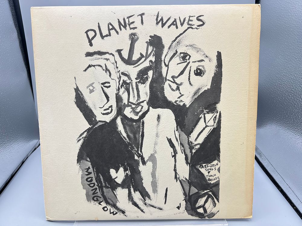 1974 Bob Dylan Planet Waves Vinyl Album - 7E-1003 - Records are untested by auction house for 