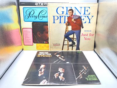 Lot of (3) Assorted Vinyl Albums - Gene Pitney, Perry Como, & Wayne Newton - Records are 