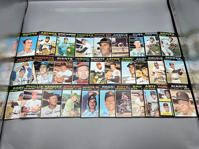 Lot of (30) 1971 Topps Baseball - Varying Conditions