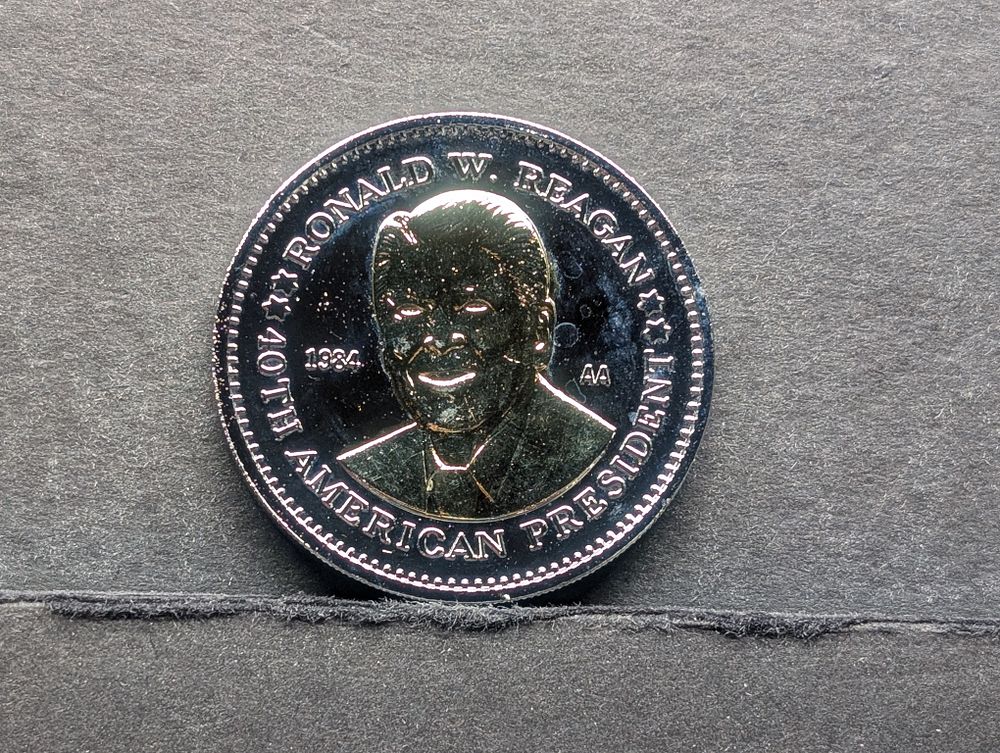 1984 Ronald Reagan Commemorative
Condition 
PLEASE NOTE Some coins may have a grade on the 