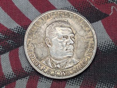 1946 Booker T Washington Commemorative 90% Silver Half Dollar. REV: “From Slave Cabin To Hall 