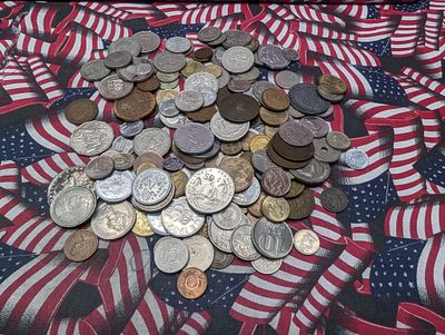 Assortment Of Foreign Coins & Tokens From Many Different Countries. Coins Weigh 2 Pounds. Assort 