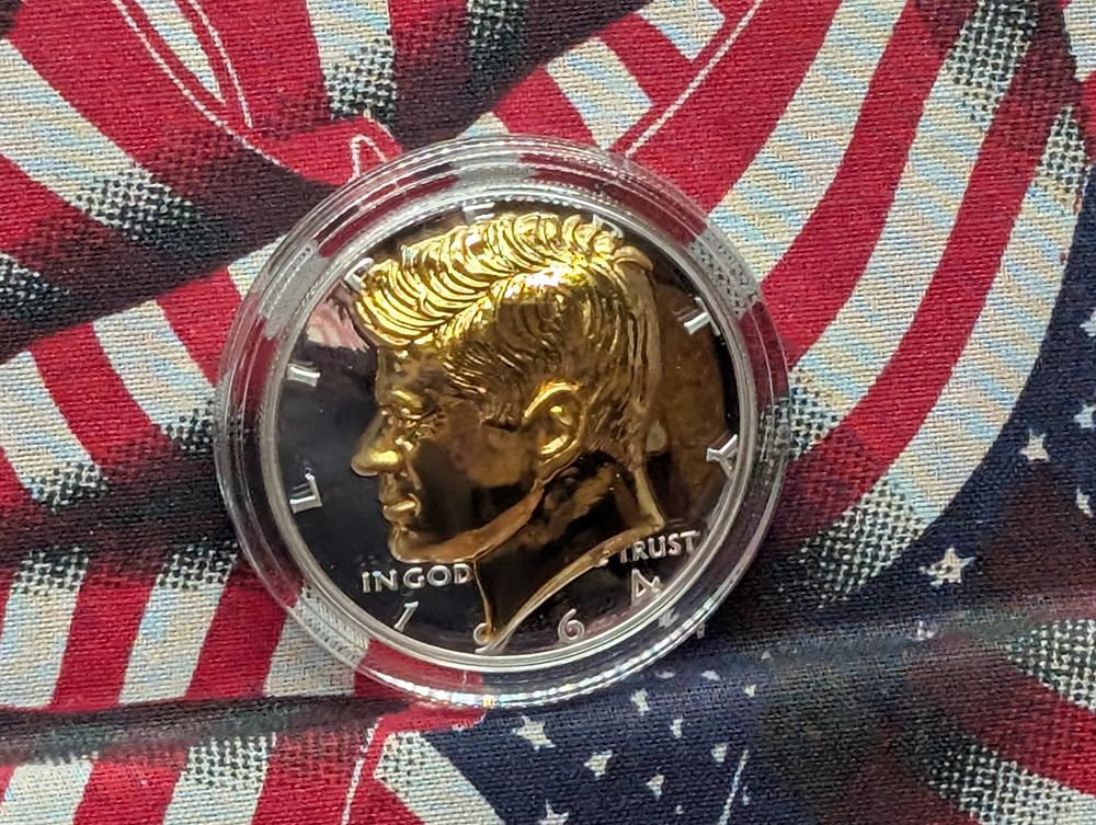US 1964 - .999 Fine 1 oz Silver Round, American Legacy JFK, Gold Gilded
Condition 
PLEASE NOTE 