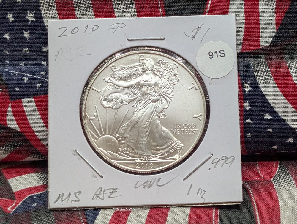 US 2010 $1 Silver Eagle, .999 Fine Silver, One Troy Ounce KM-273
Condition 
PLEASE NOTE Some 