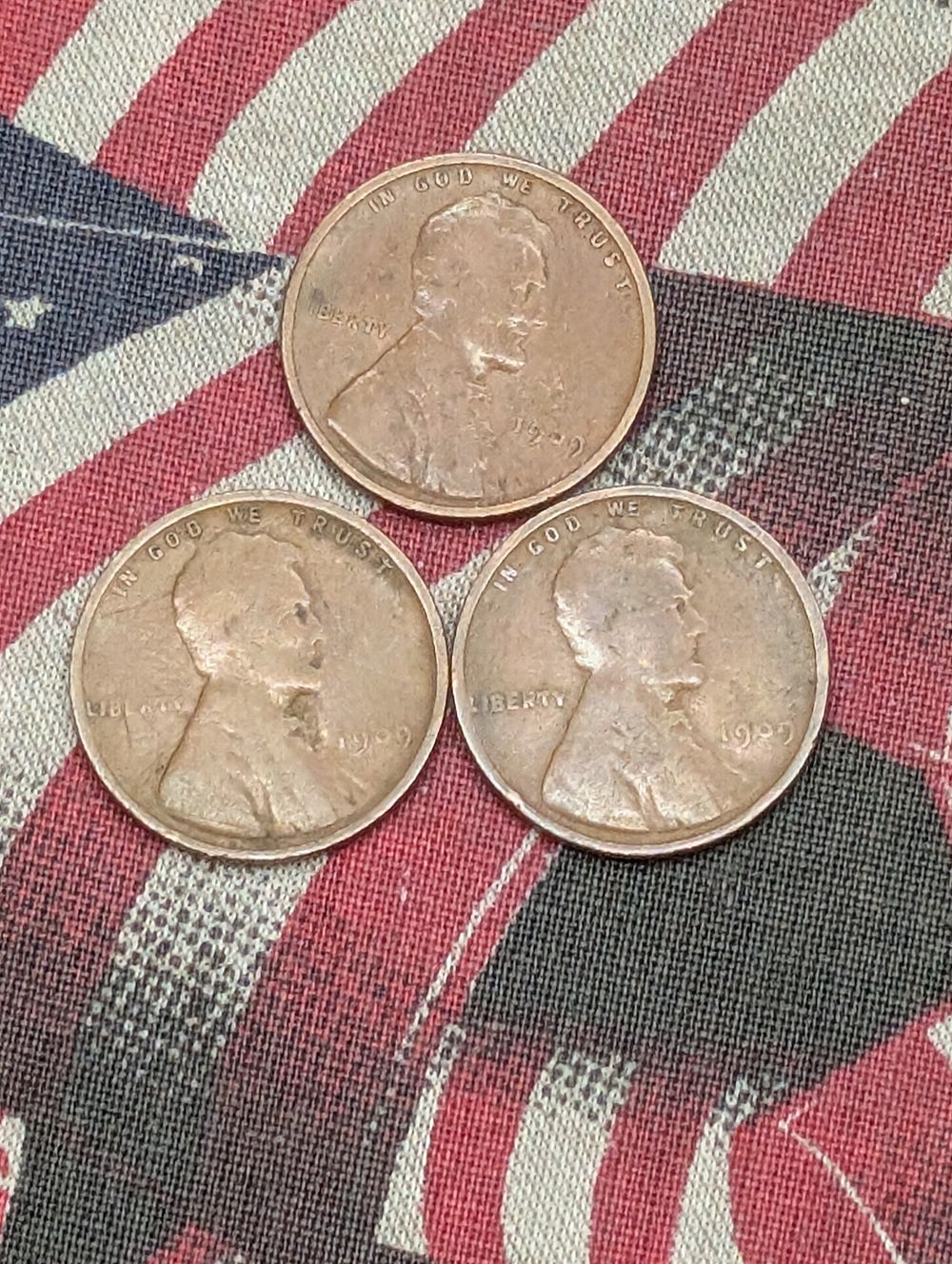 Three 1909 VDB Lincoln Wheat Cents
Condition 
PLEASE NOTE Some coins may have a grade on the 