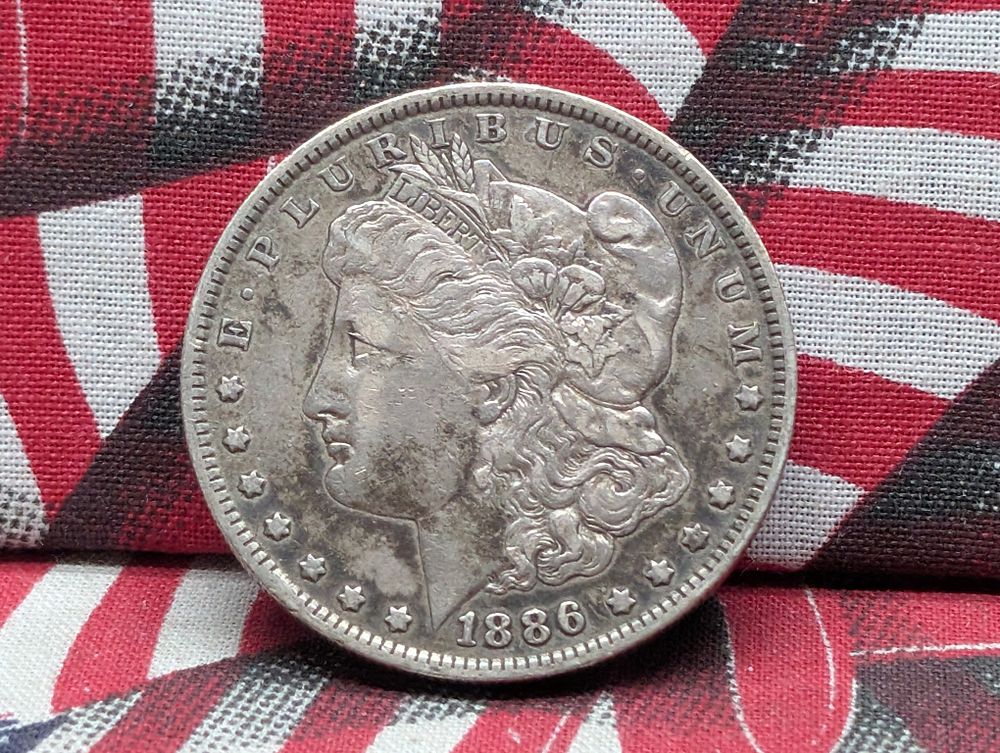 1886-O Morgan Silver Dollar
Condition 
PLEASE NOTE Some coins may have a grade on the package 