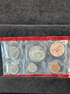 1969-D U.S. Uncirculated Mint Set, Contains a 40% Silver Kennedy Half Dollar - D Set 