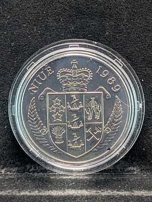 1989 Niue $5 General Douglas MacArthur Coin Condition PLEASE NOTE Some coins may have a grade 