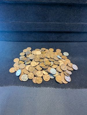210 Wheat Cents w/ Mixed Dates Condition PLEASE NOTE Some coins may have a grade on the package 