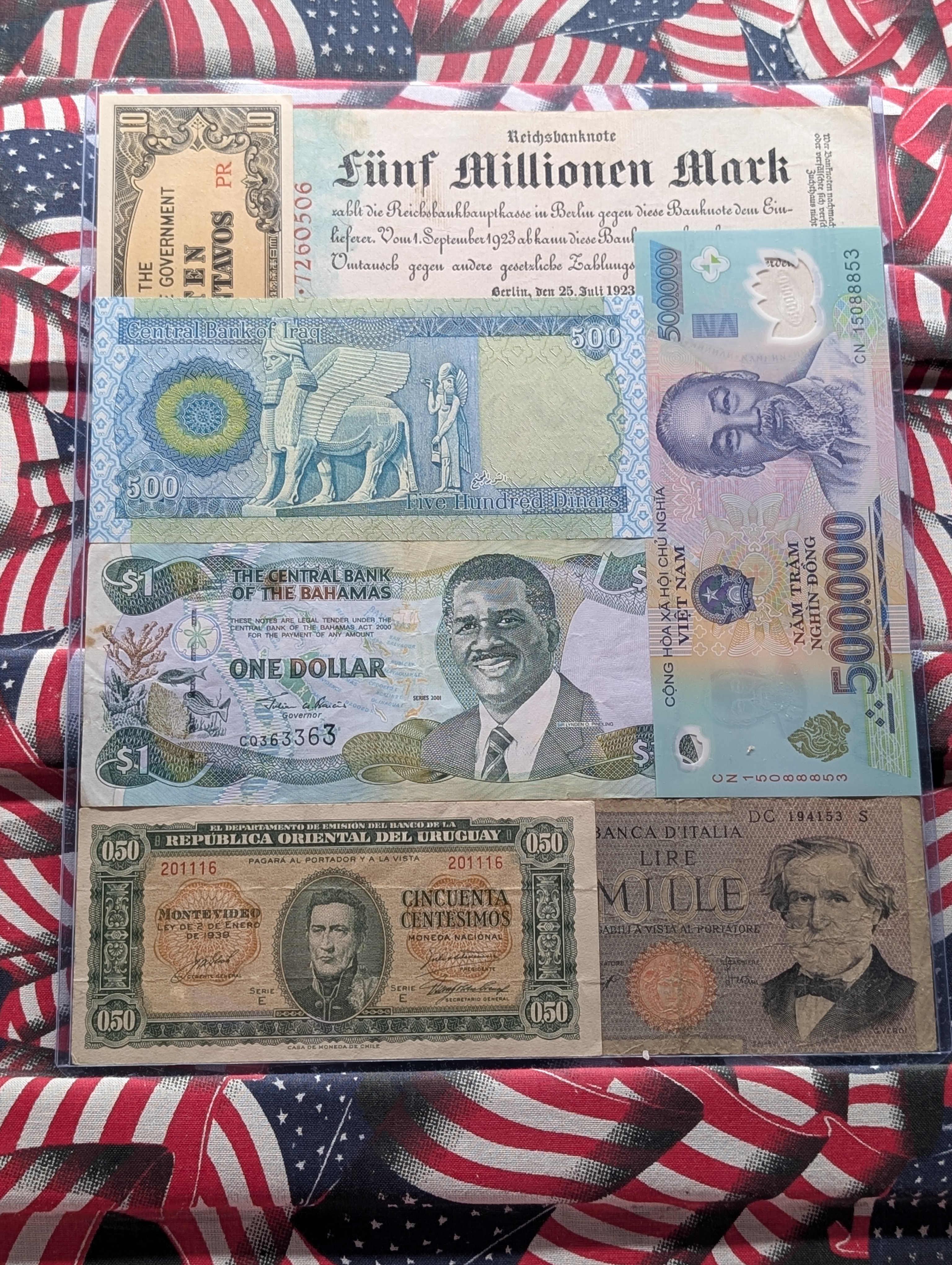 (7) Various World Currency Notes in Display