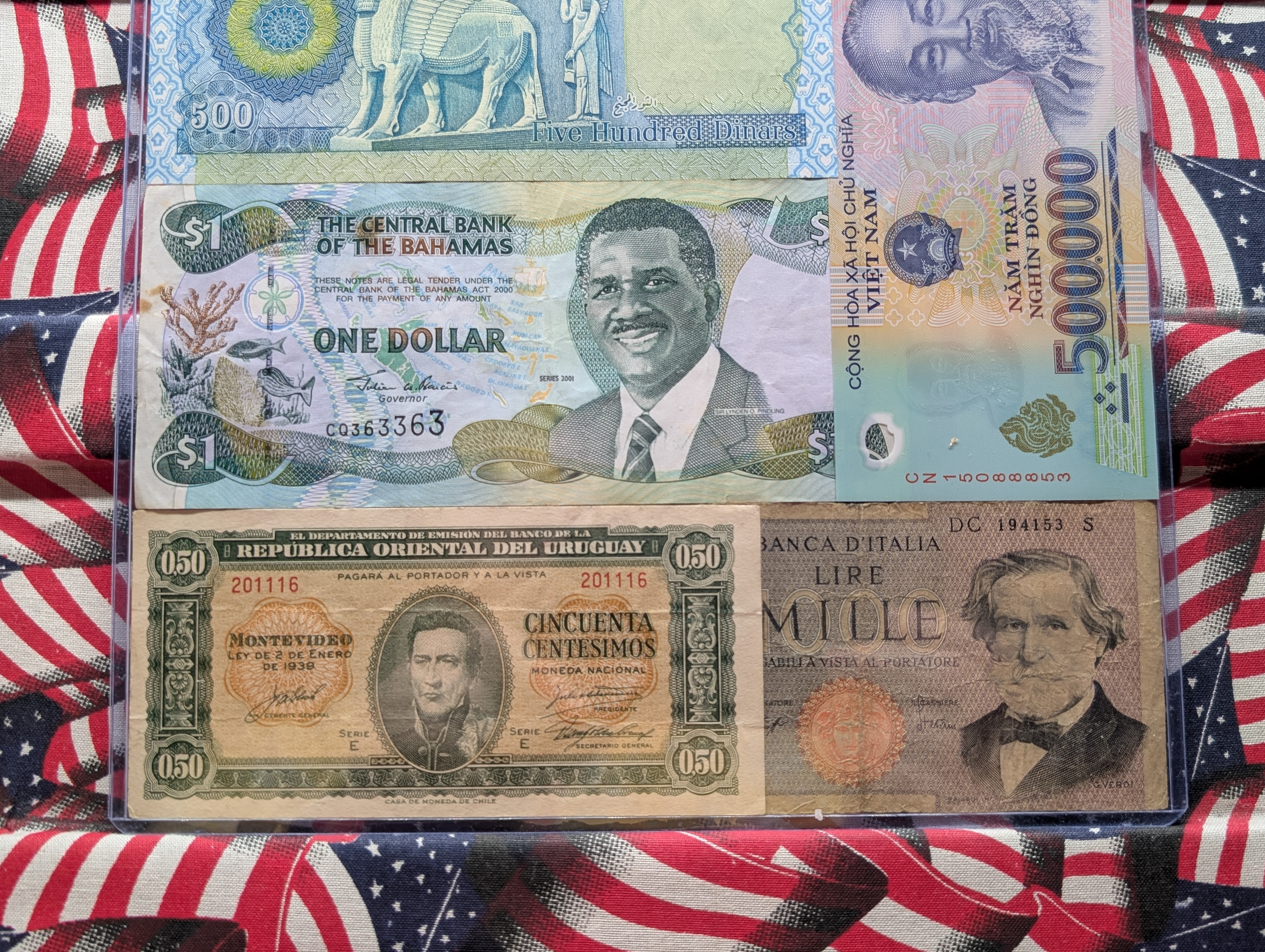 (7) Various World Currency Notes in Display