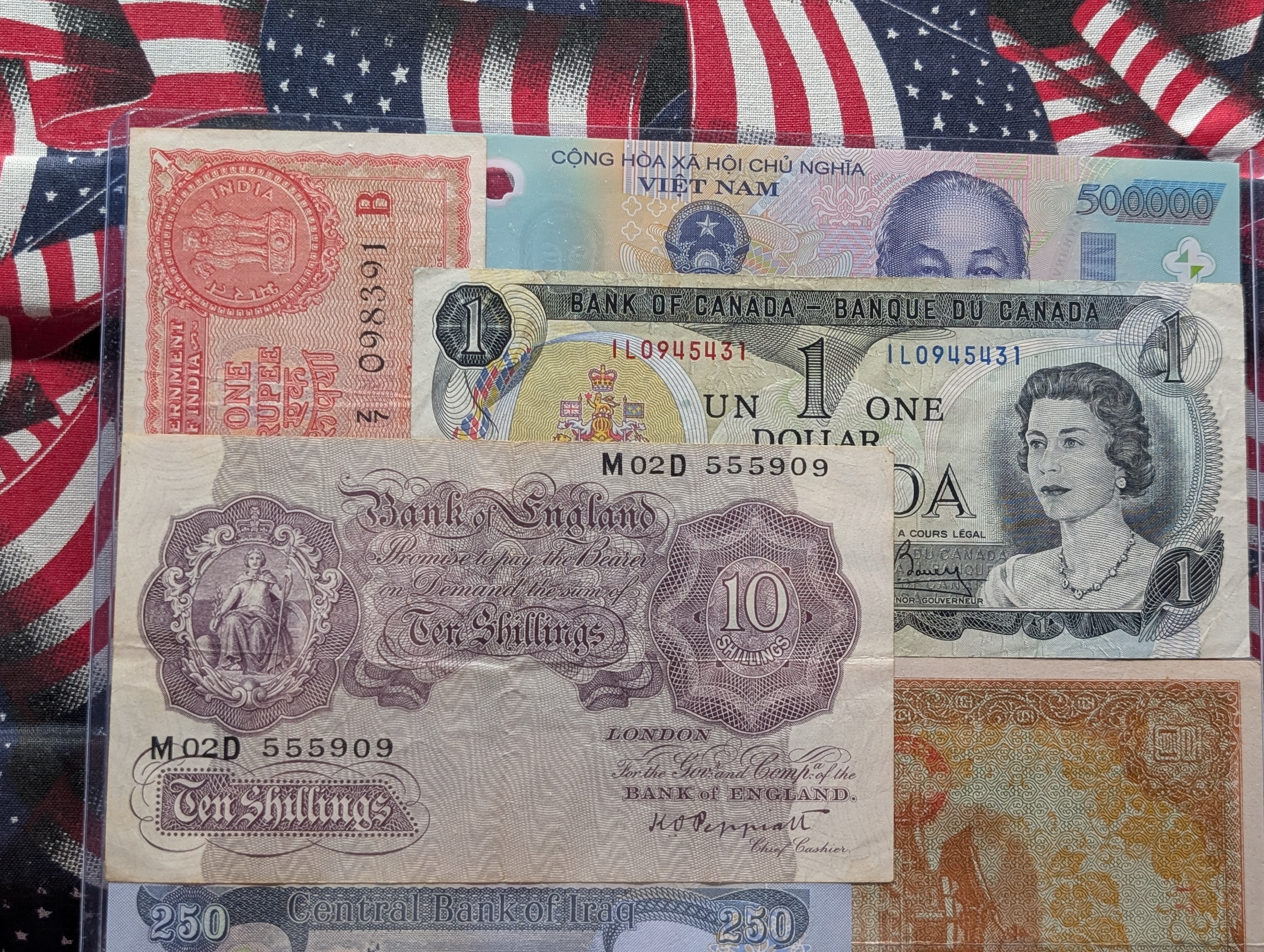(7) Various World Currency Notes in Display