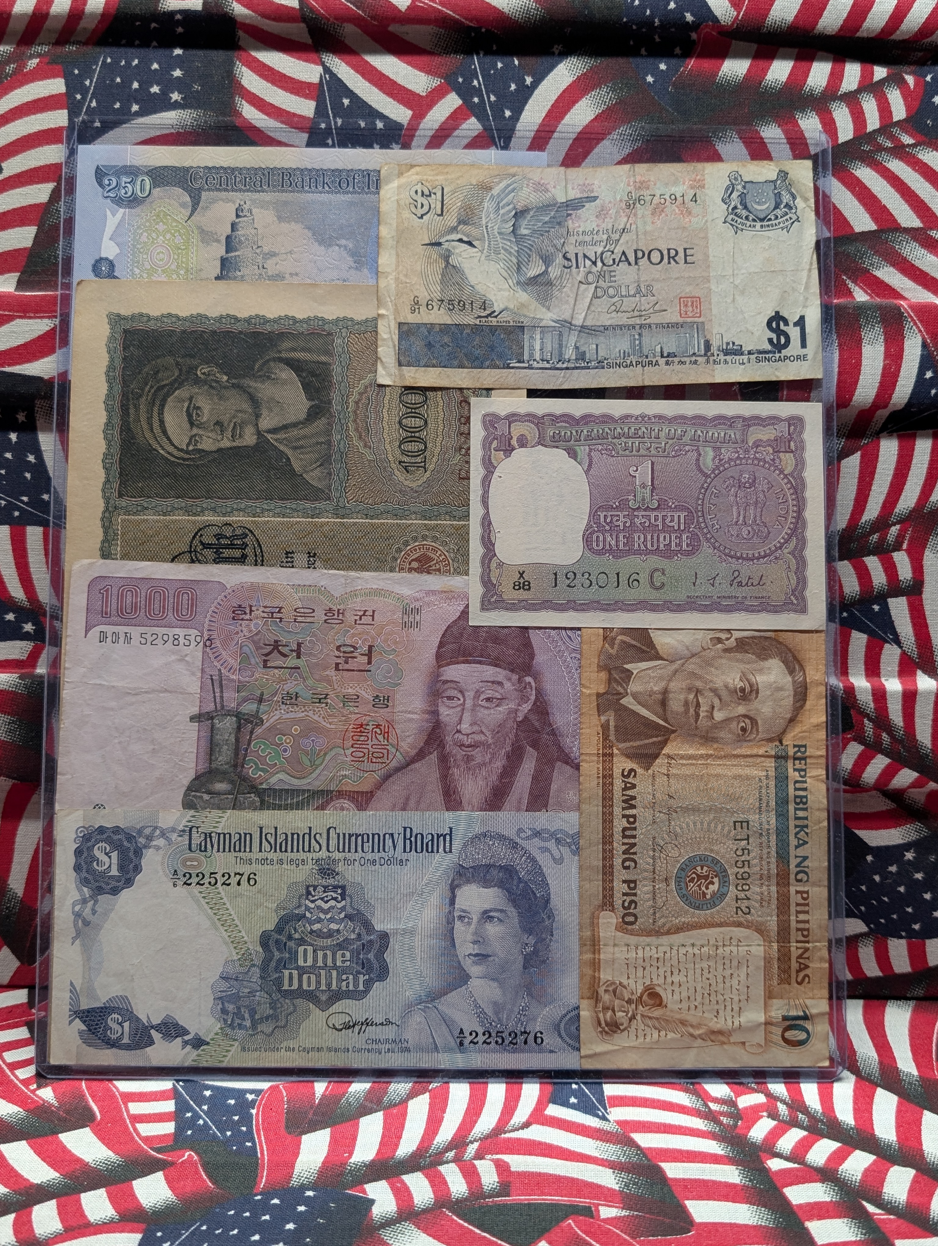 (7) Various World Currency Notes in Display