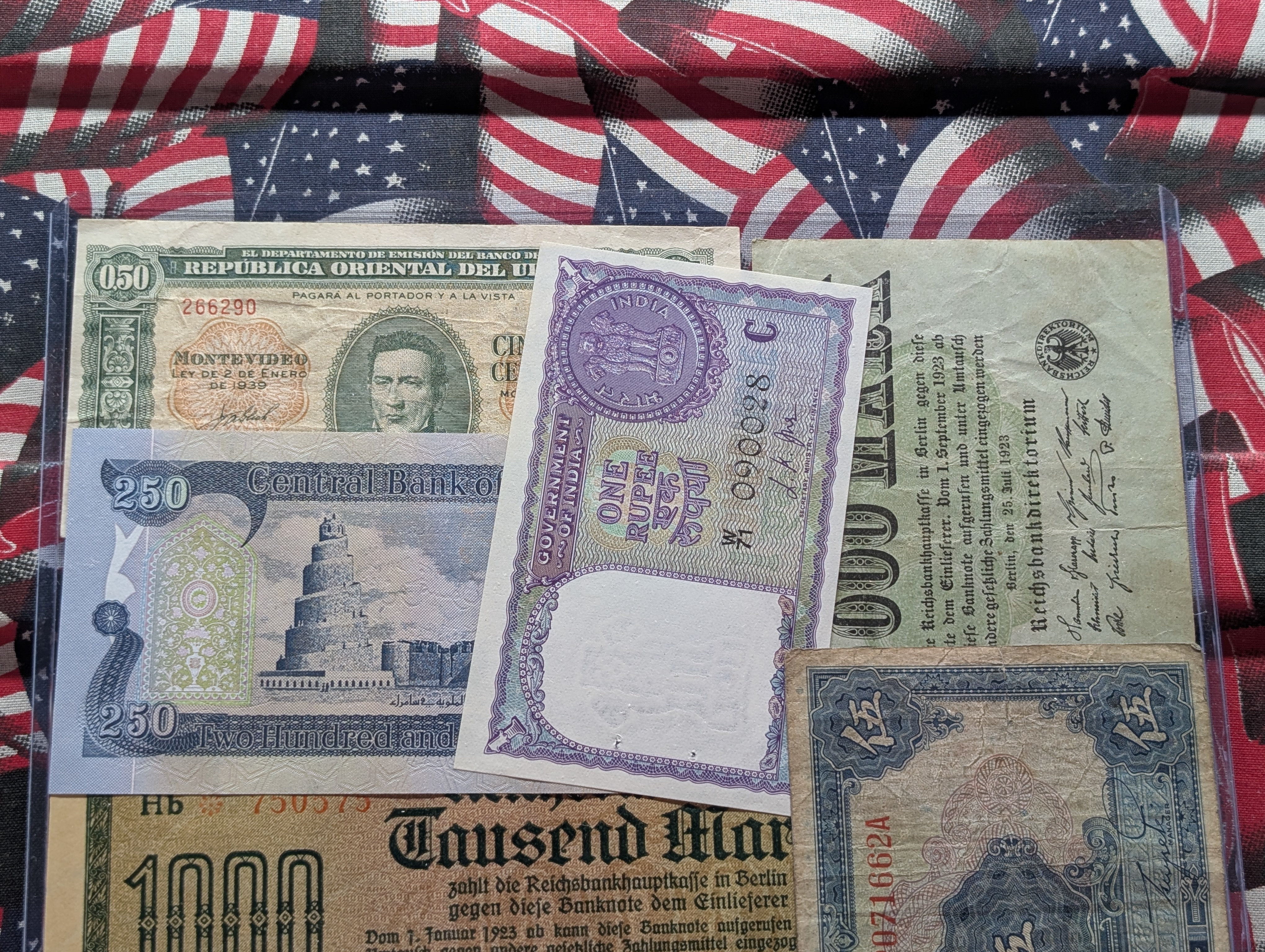 (7) Various World Currency Notes in Display