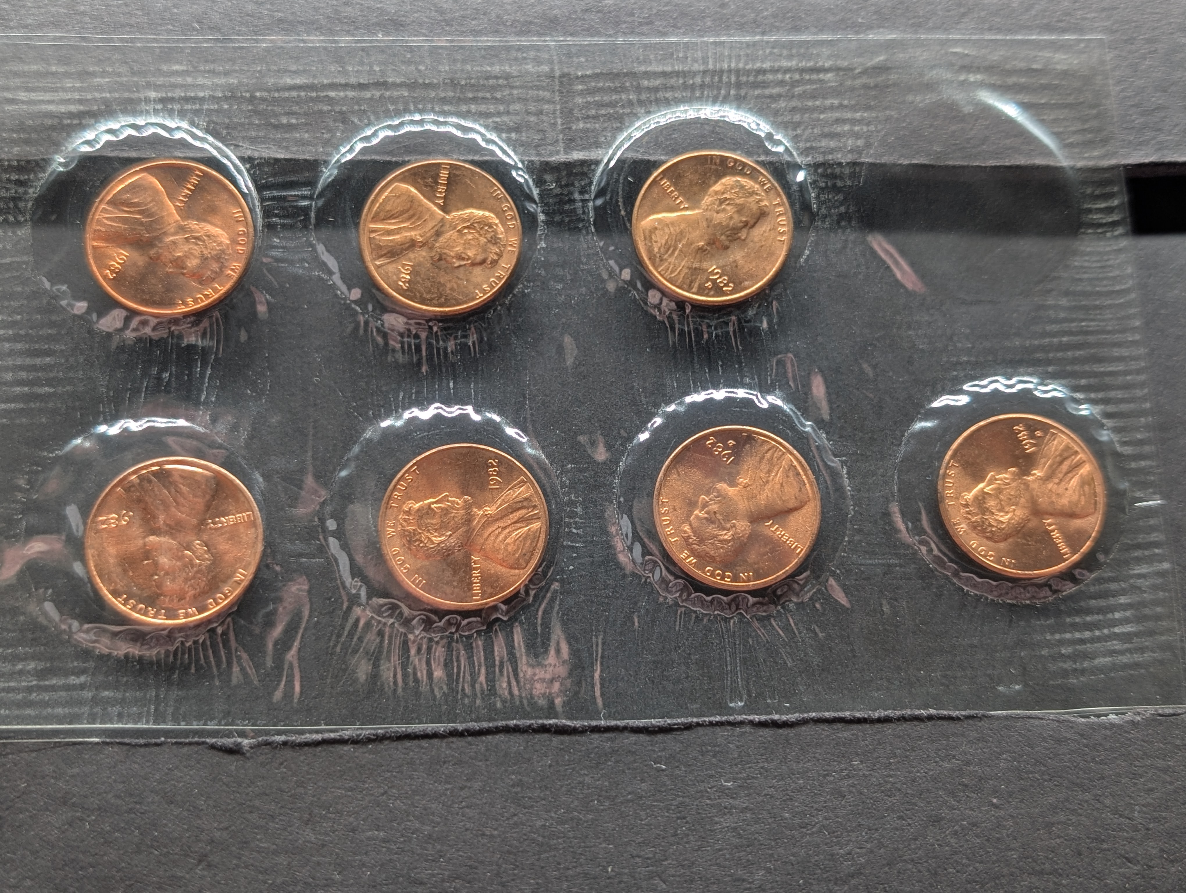 1982-P&D Large Date and 1982-P Small Date Copper Lincoln Cents and 1982-P&D Large Cents and 1982-P&D Small Date Zinc Lincoln Cents