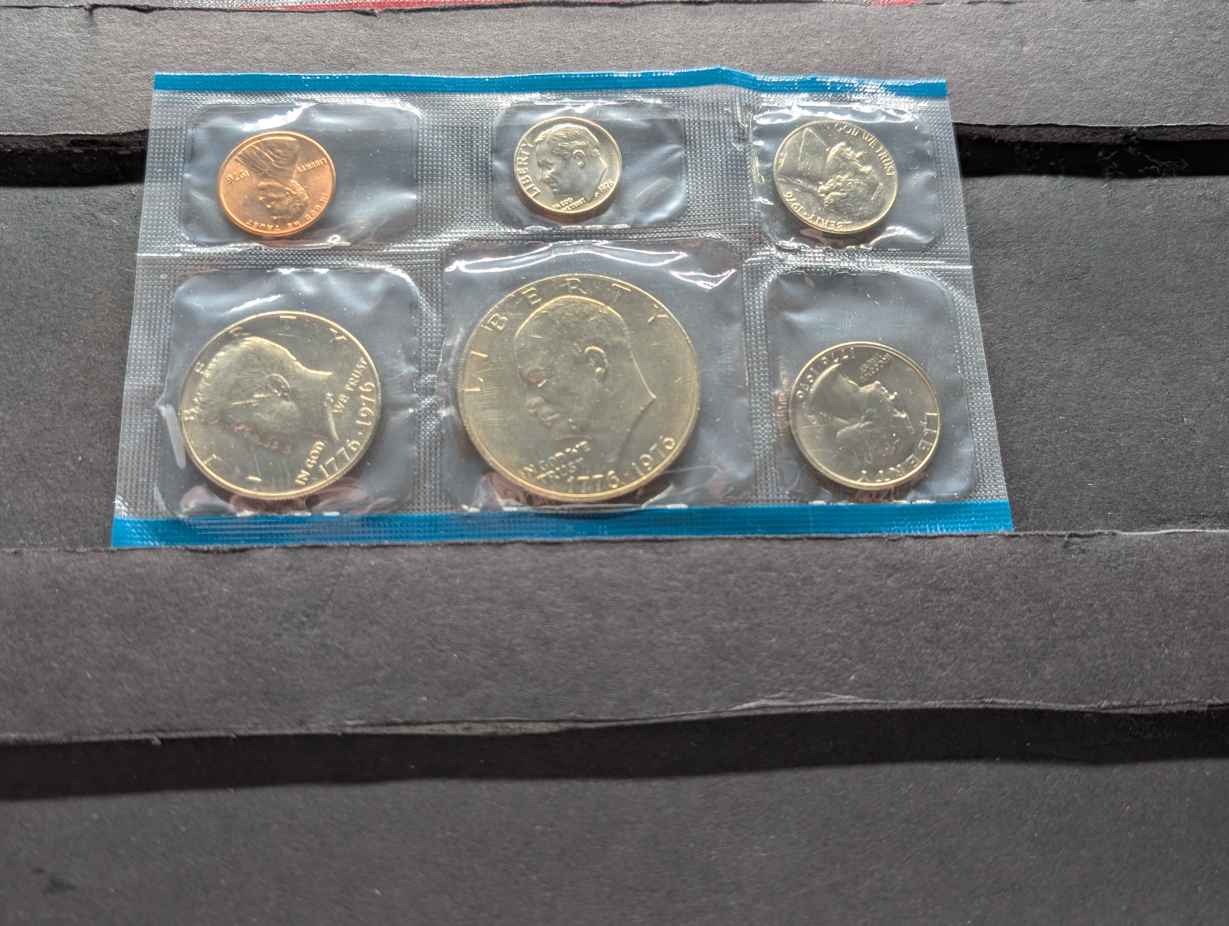 1976-P&D Unc. Mint Set with Eisenhower Dollar