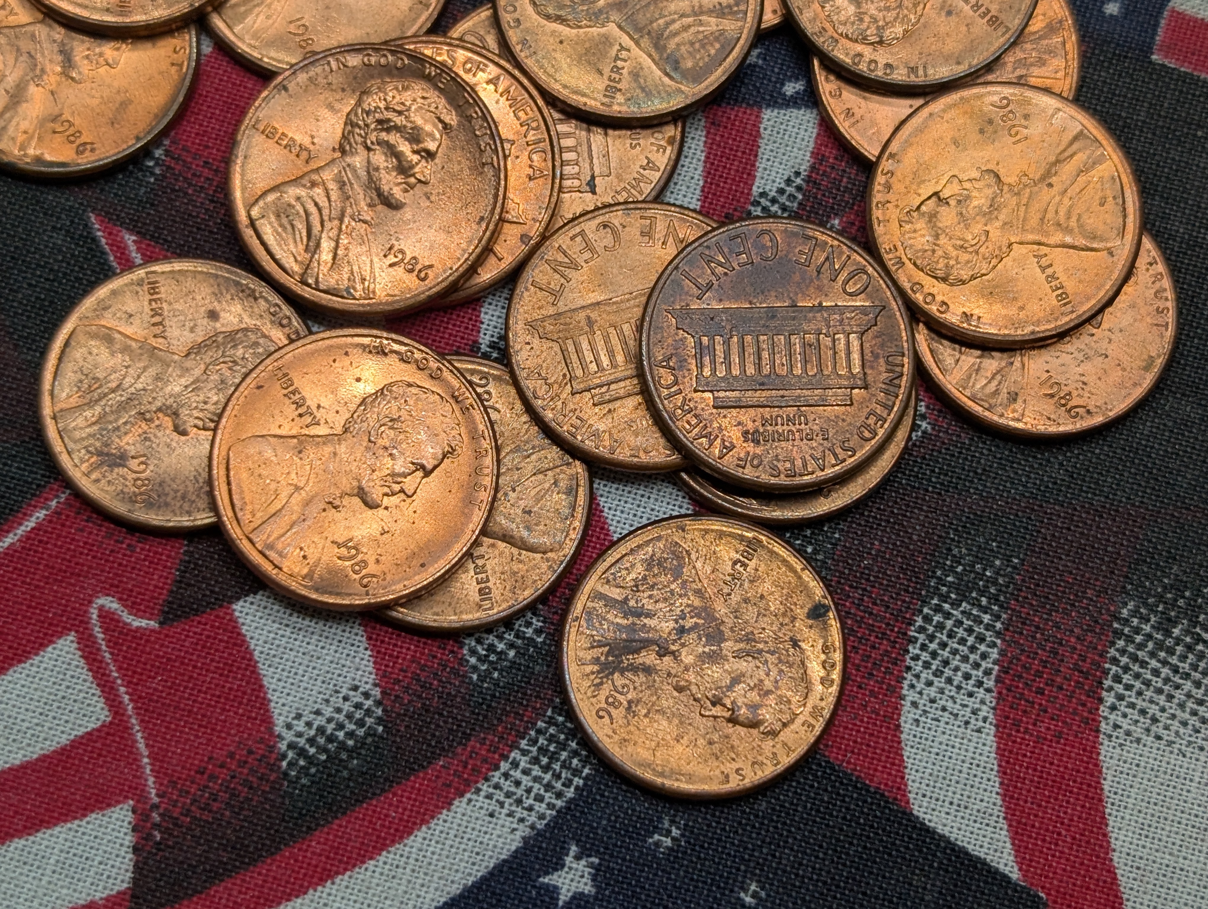 (200) Lincoln Memorial Cents - (100) 1986-P & (100) 1986-D, Red Unc.