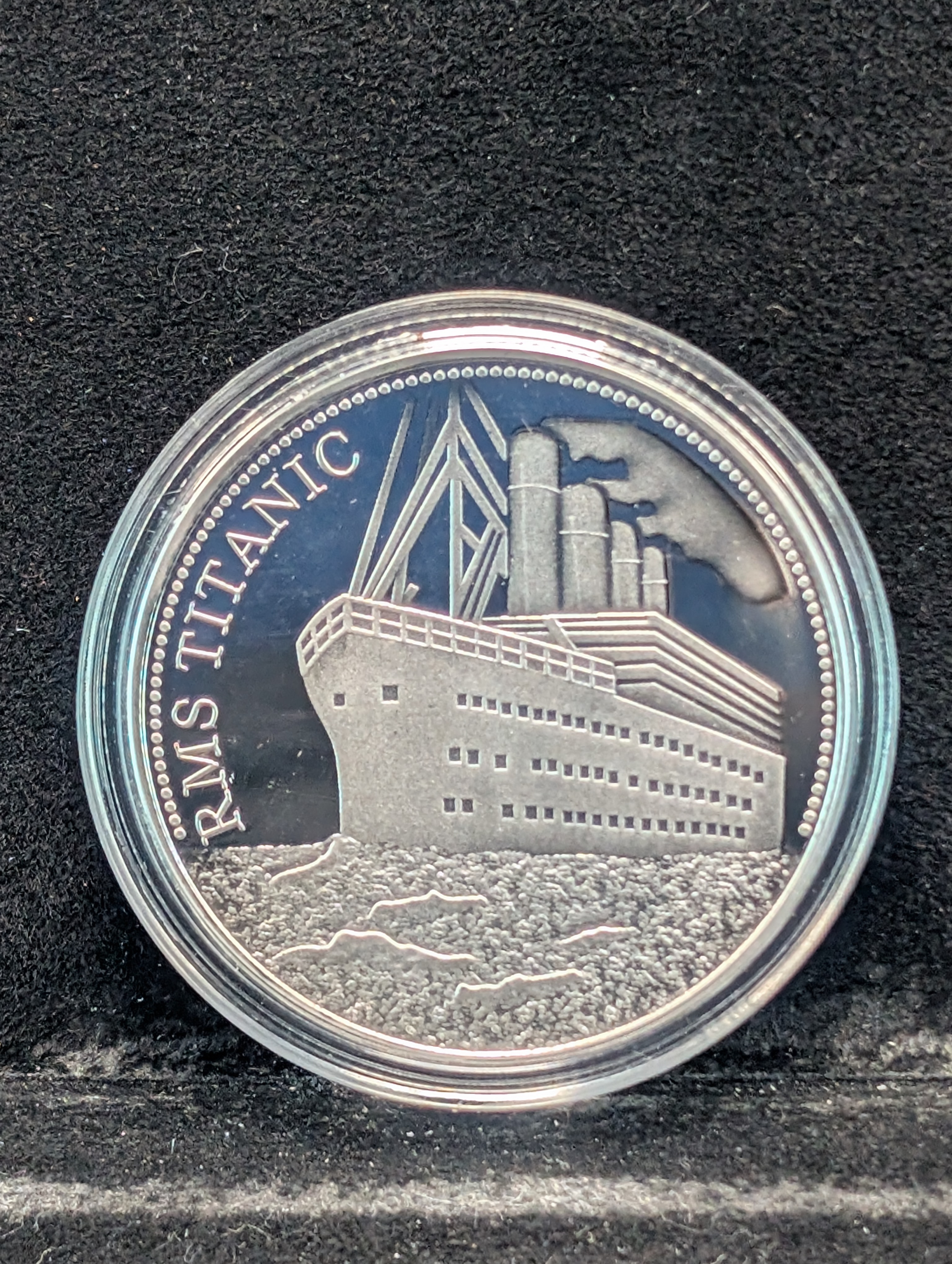 Titanic Round in Capsule