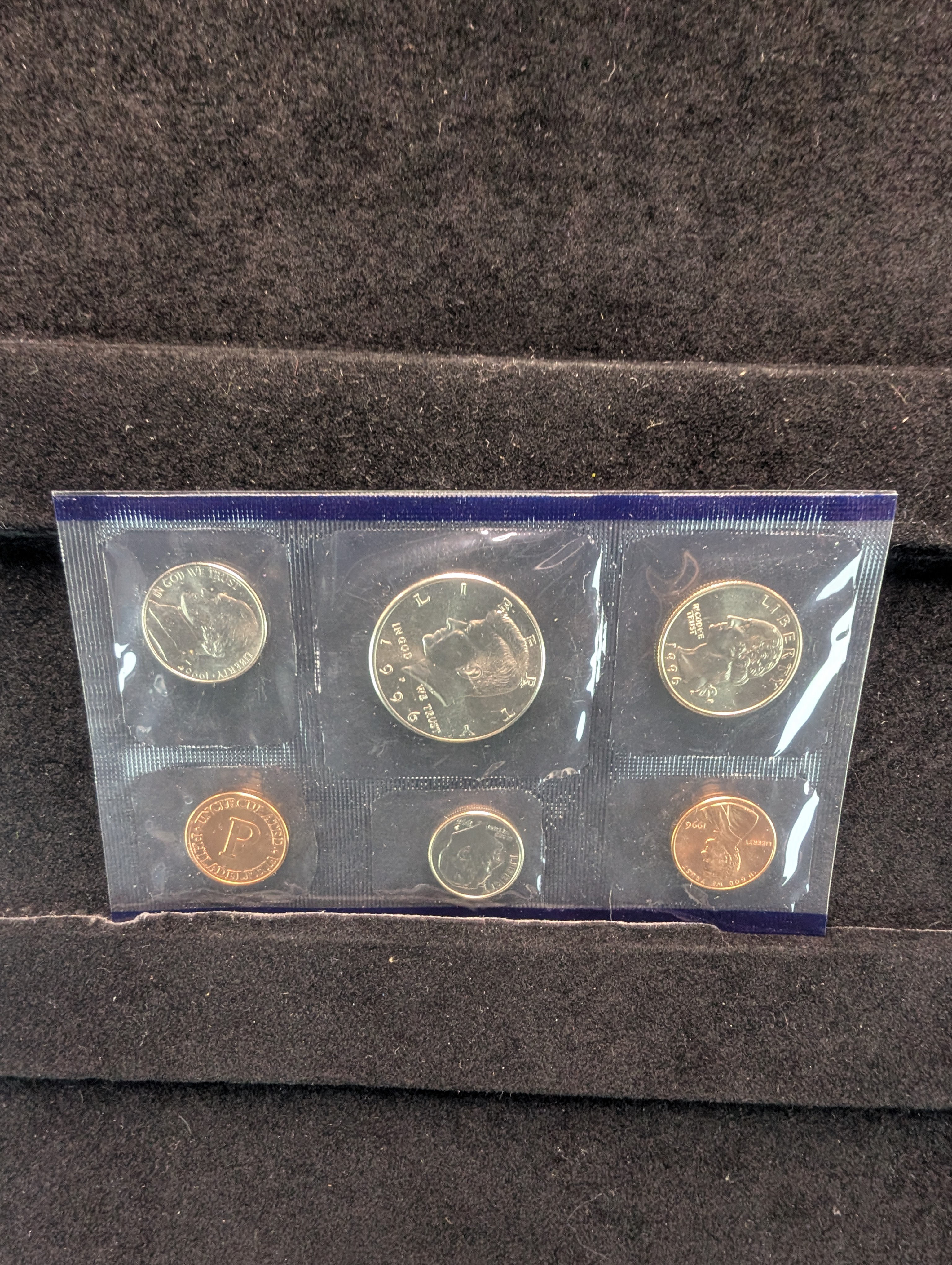 1996-P&D Unc. U.S. Mint Set and 50th Anniversary Roosevelt Dime in OGP w/ COA