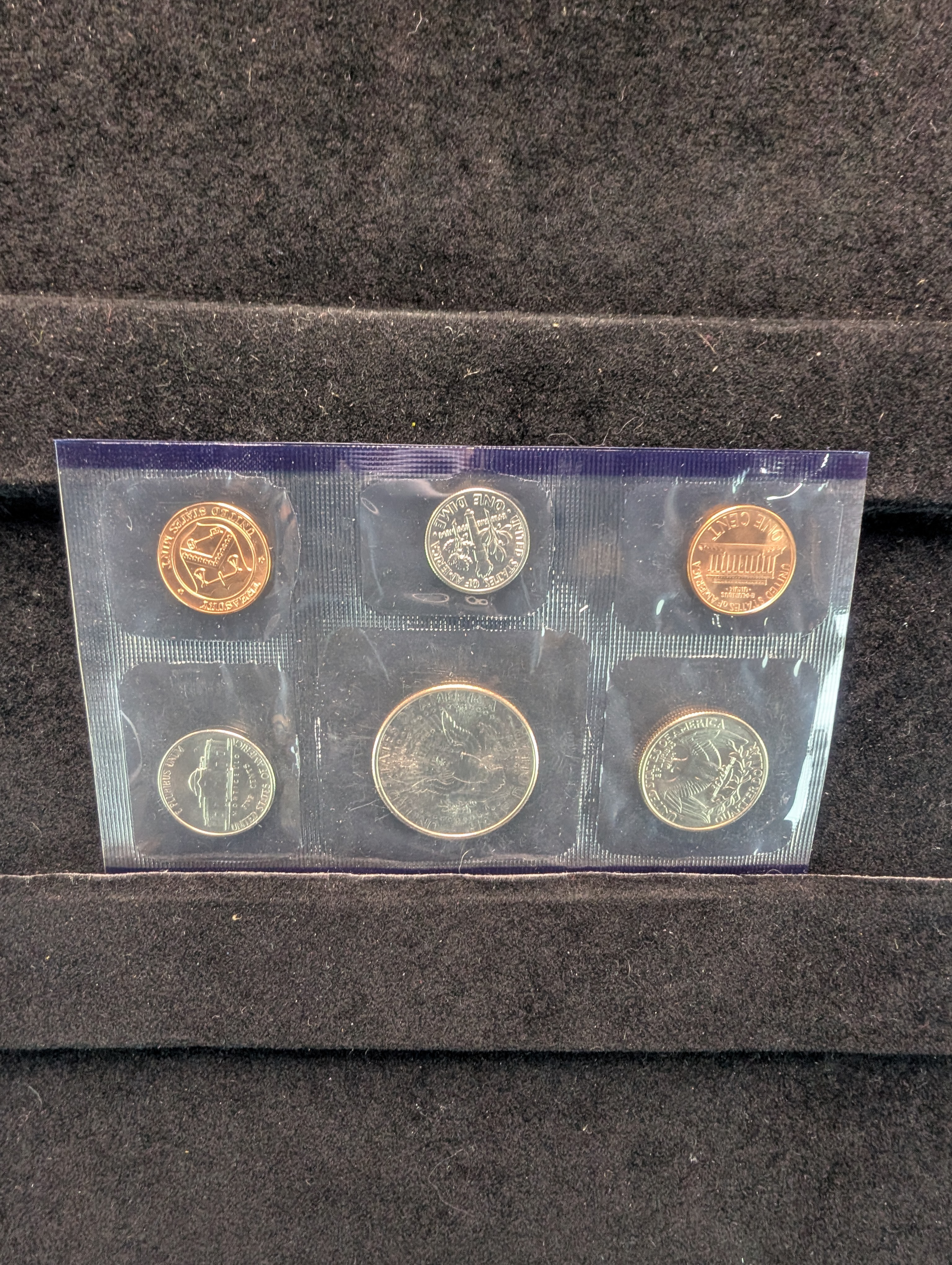 1996-P&D Unc. U.S. Mint Set and 50th Anniversary Roosevelt Dime in OGP w/ COA