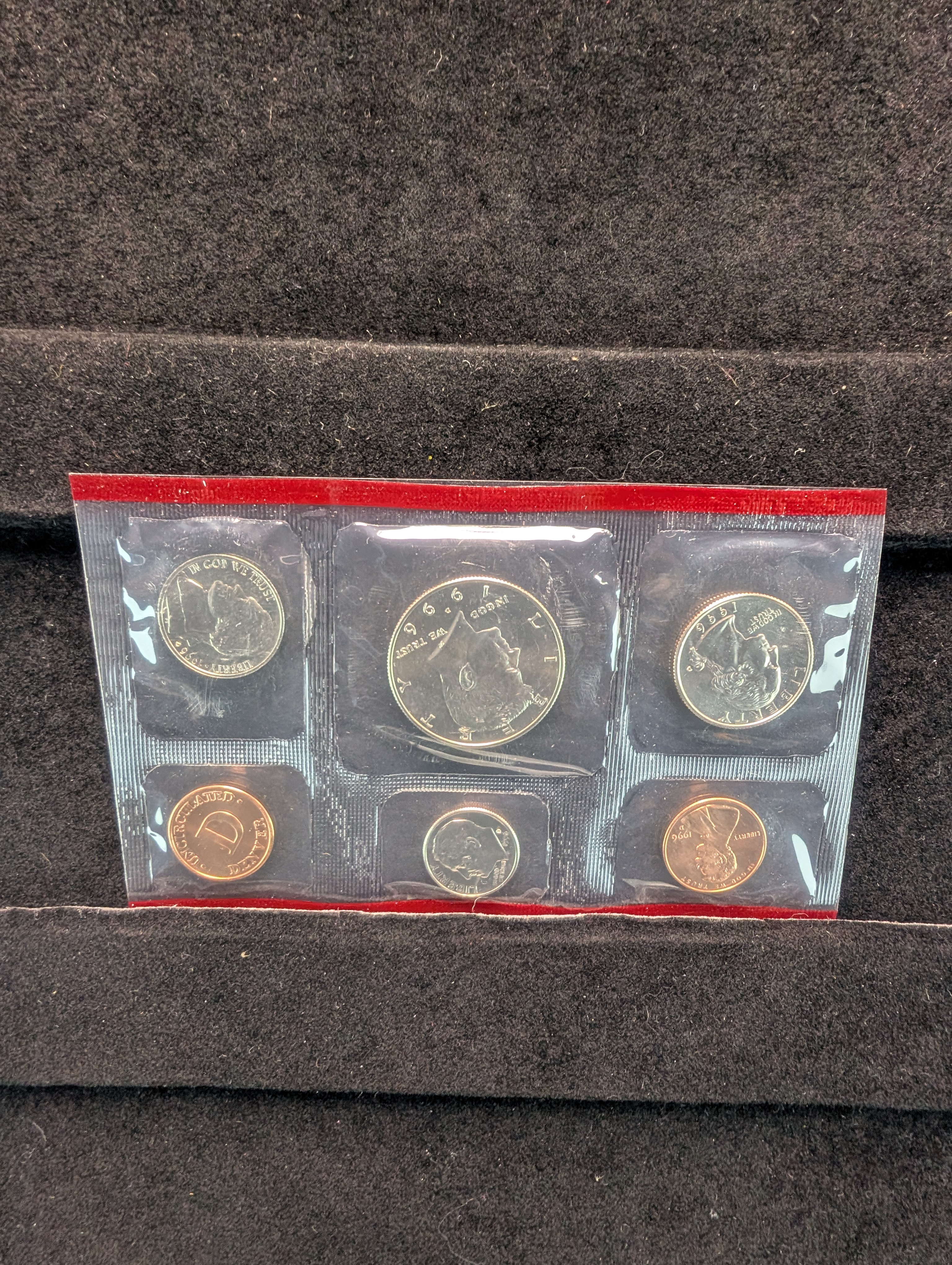 1996-P&D Unc. U.S. Mint Set and 50th Anniversary Roosevelt Dime in OGP w/ COA
