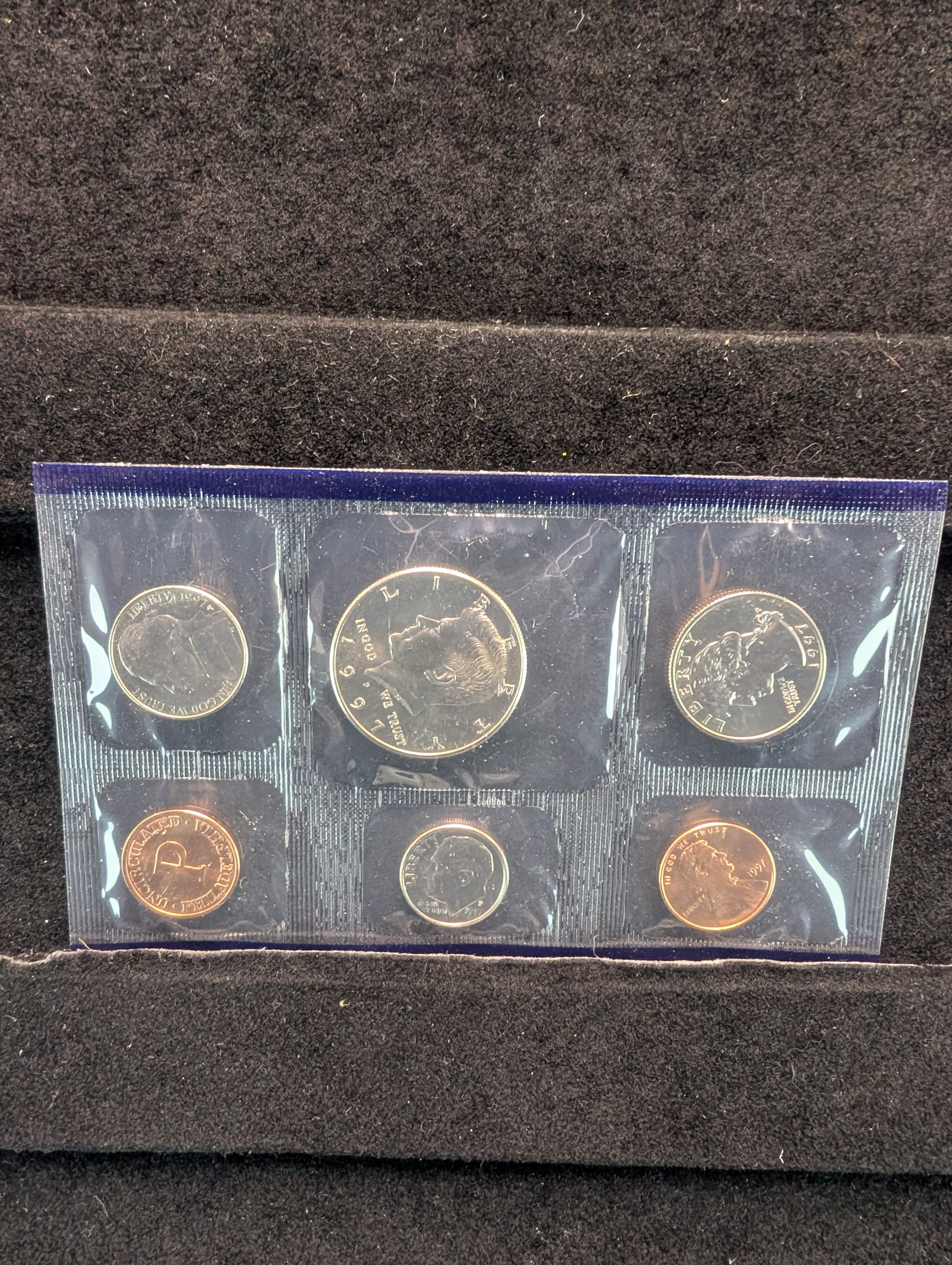 1997-P&D Unc. U.S. Mint Set in OGP w/ COA
