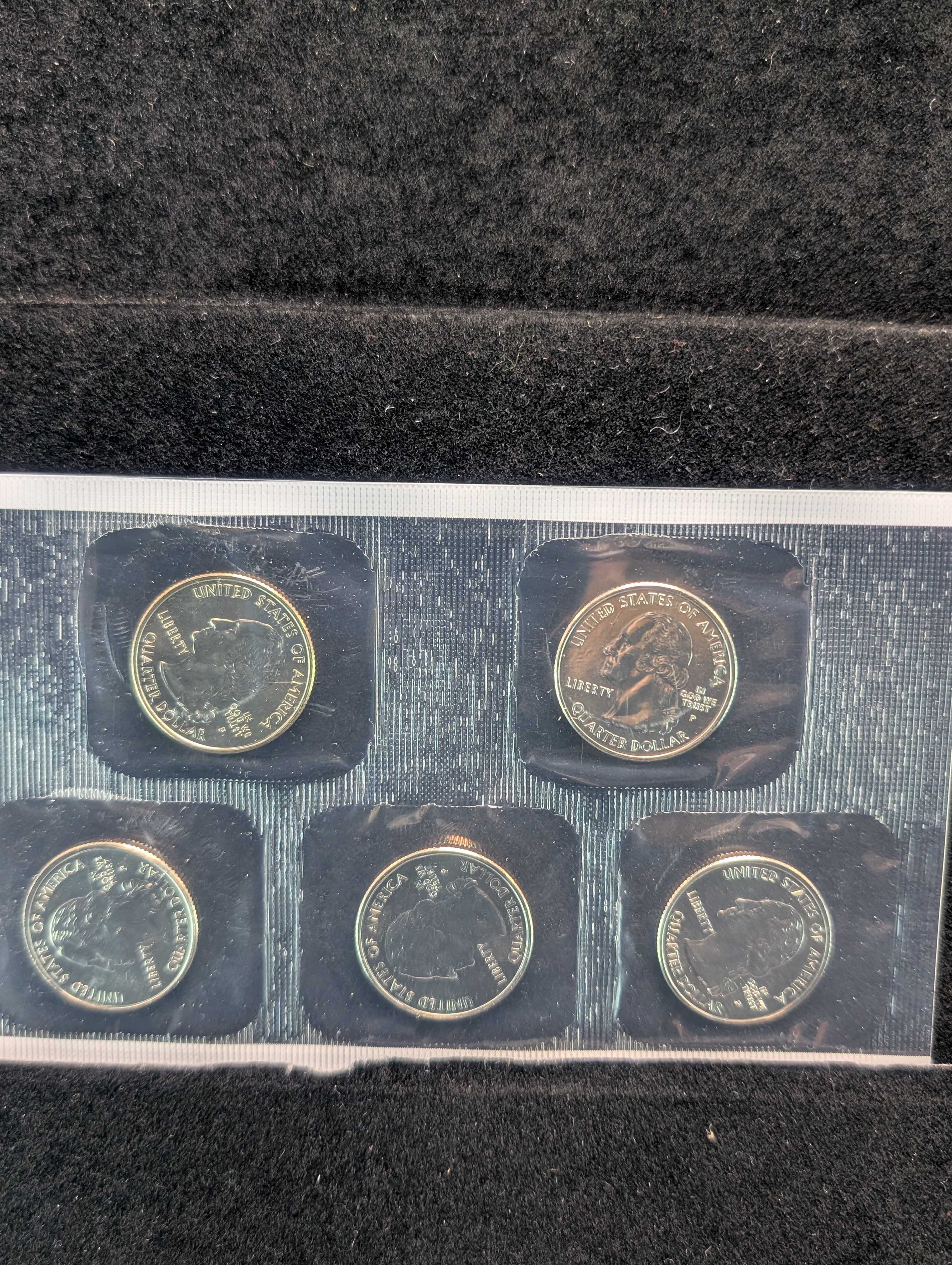 2000-P&D Unc. U.S. Mint Set with State Quarters in OGP w/ COA