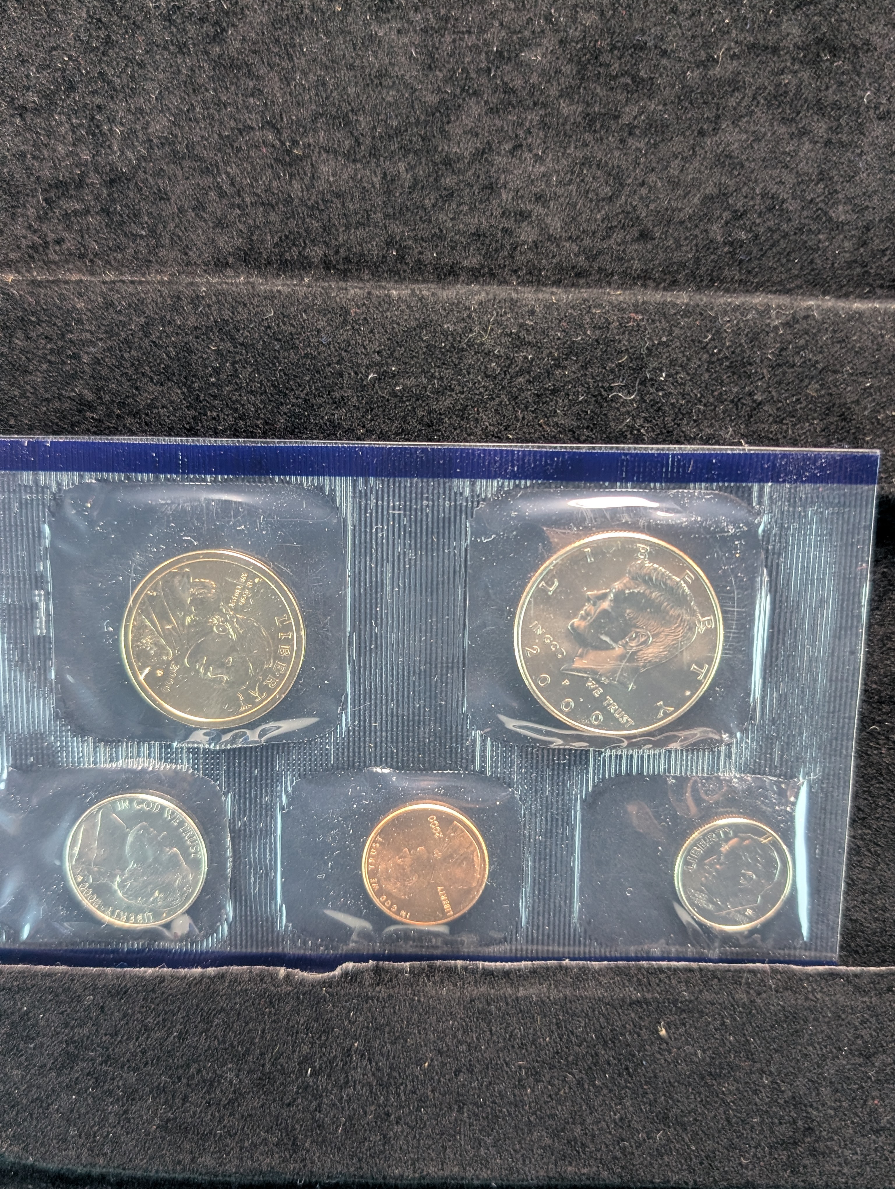 2000-P&D Unc. U.S. Mint Set with State Quarters in OGP w/ COA