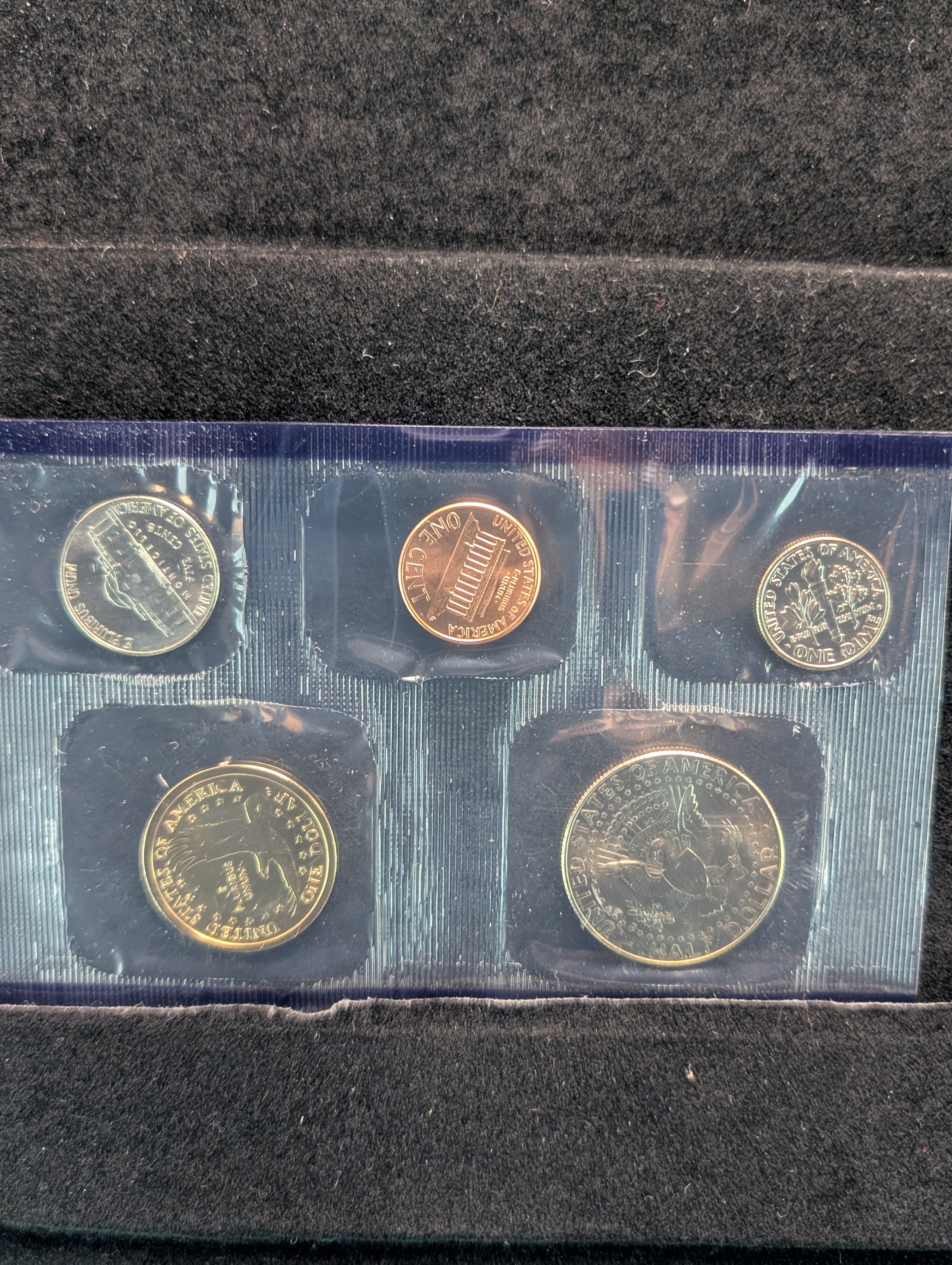 2000-P&D Unc. U.S. Mint Set with State Quarters in OGP w/ COA