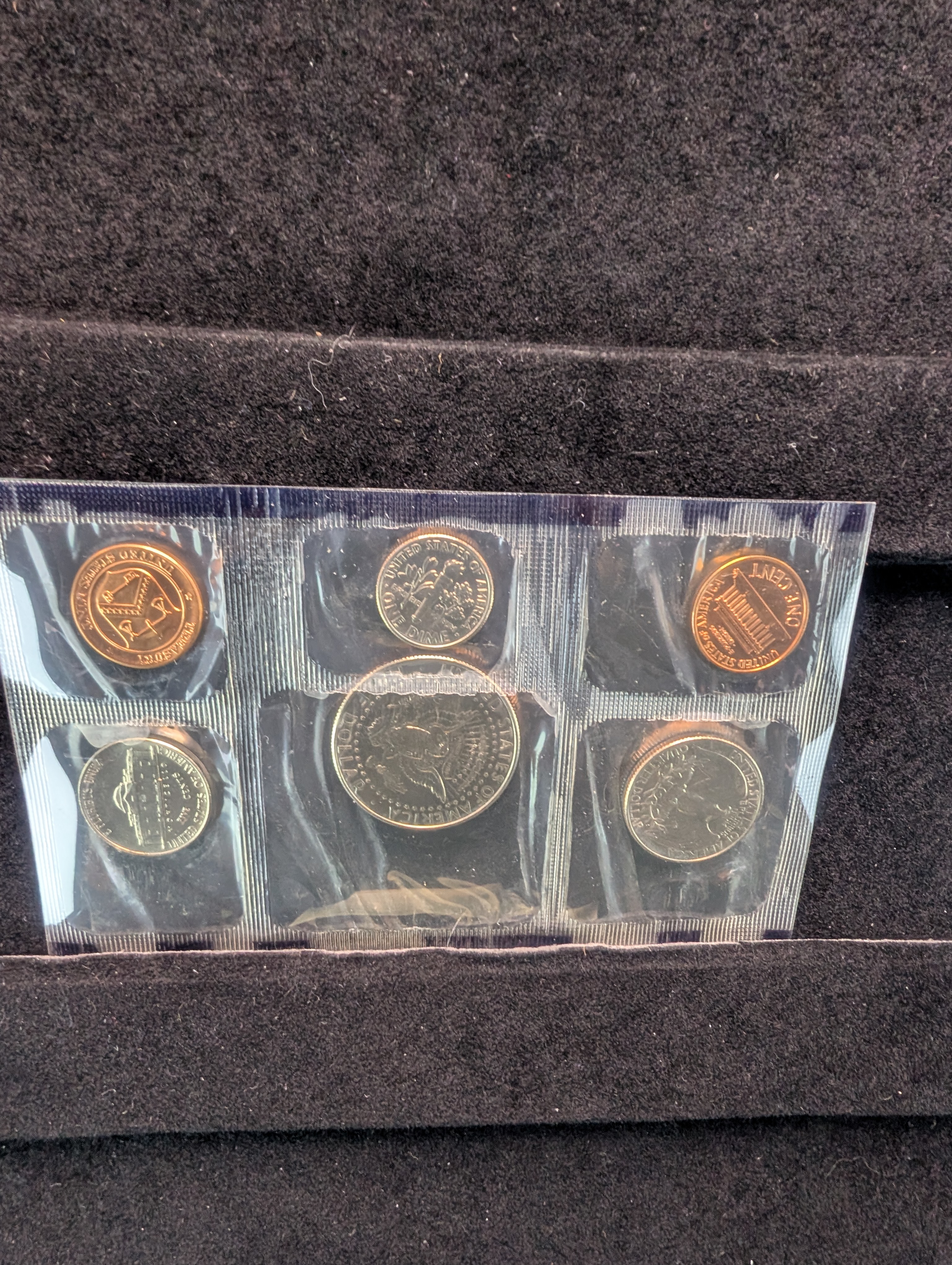 1990 P&D U.S. Uncirculated Mint Coin Set In OGP w/COA
