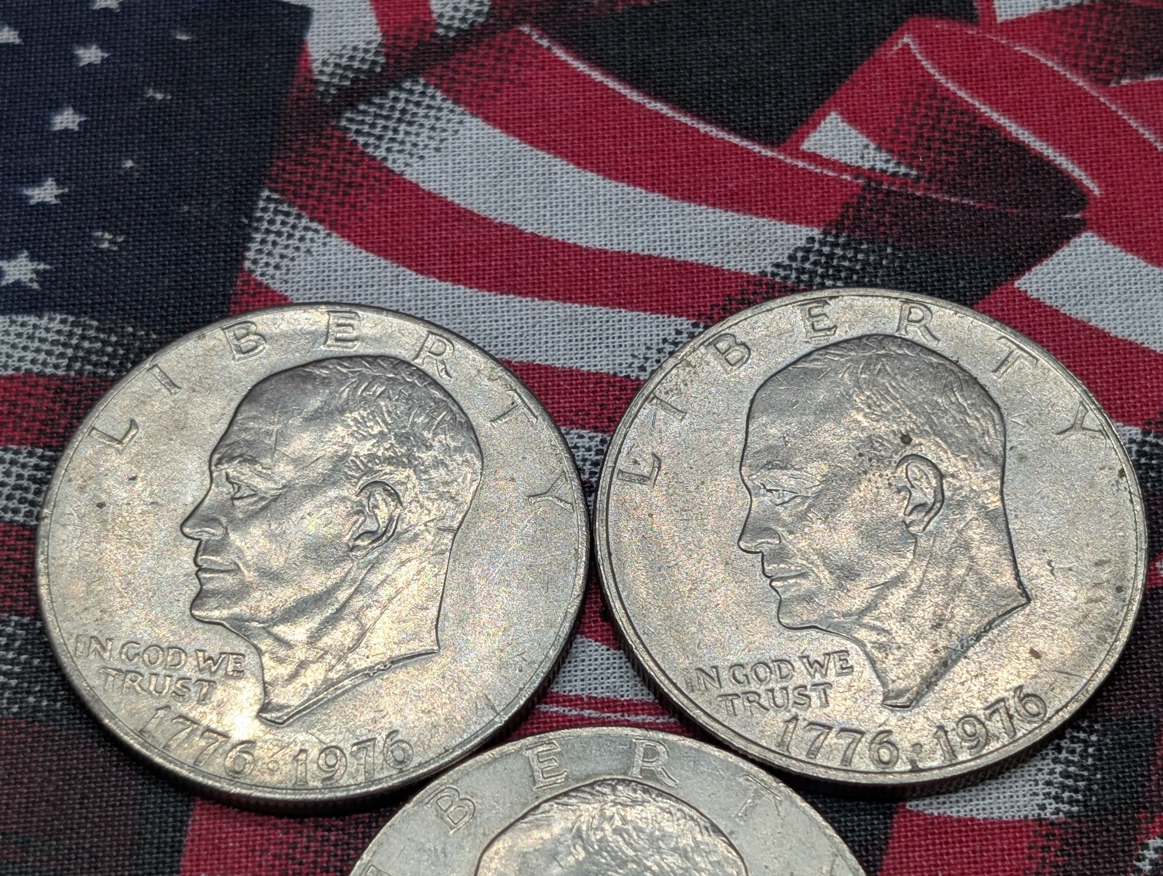 (5) 1976 Bicentennial Eisenhower Dollars
