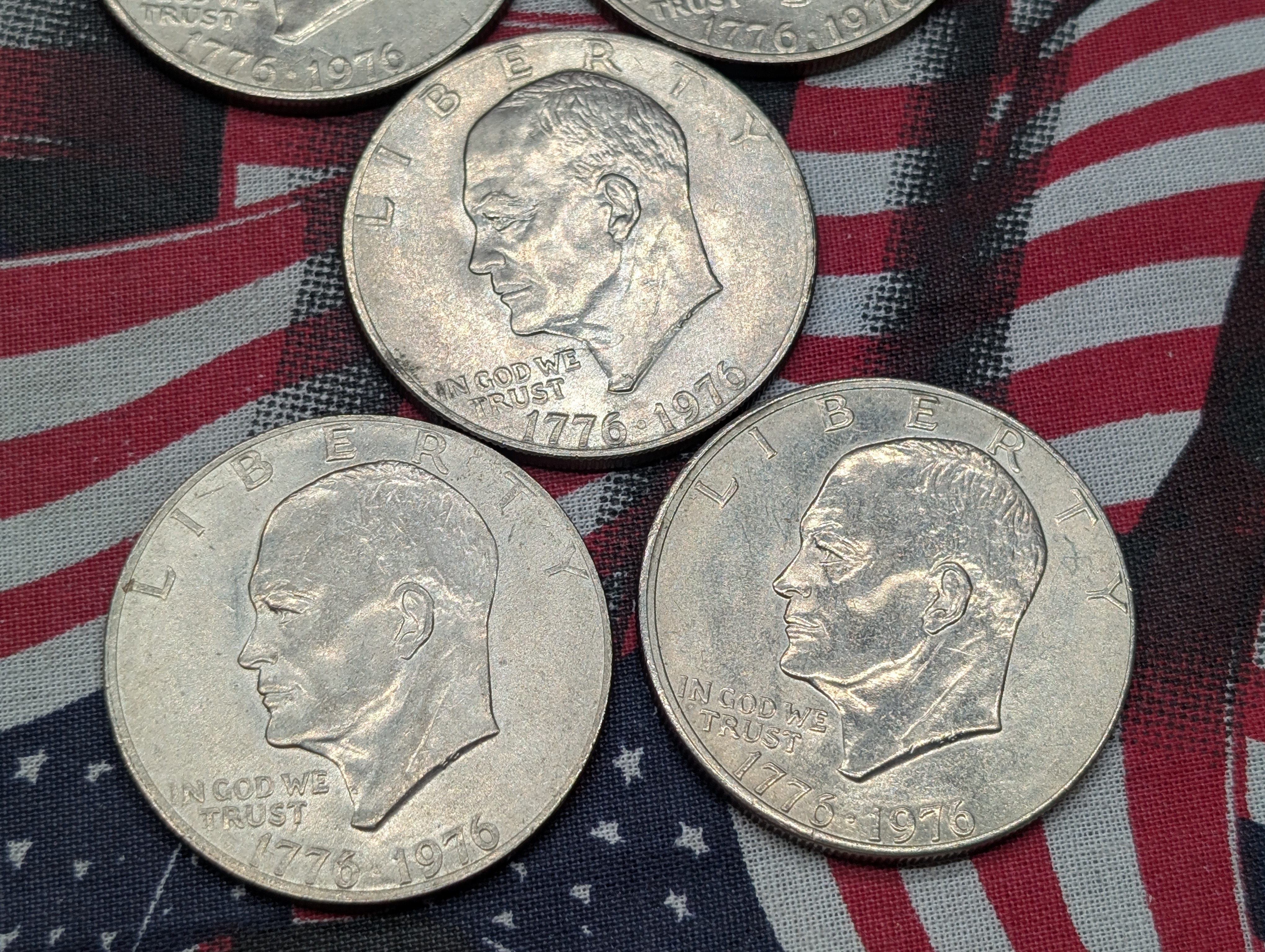 (5) 1976 Bicentennial Eisenhower Dollars