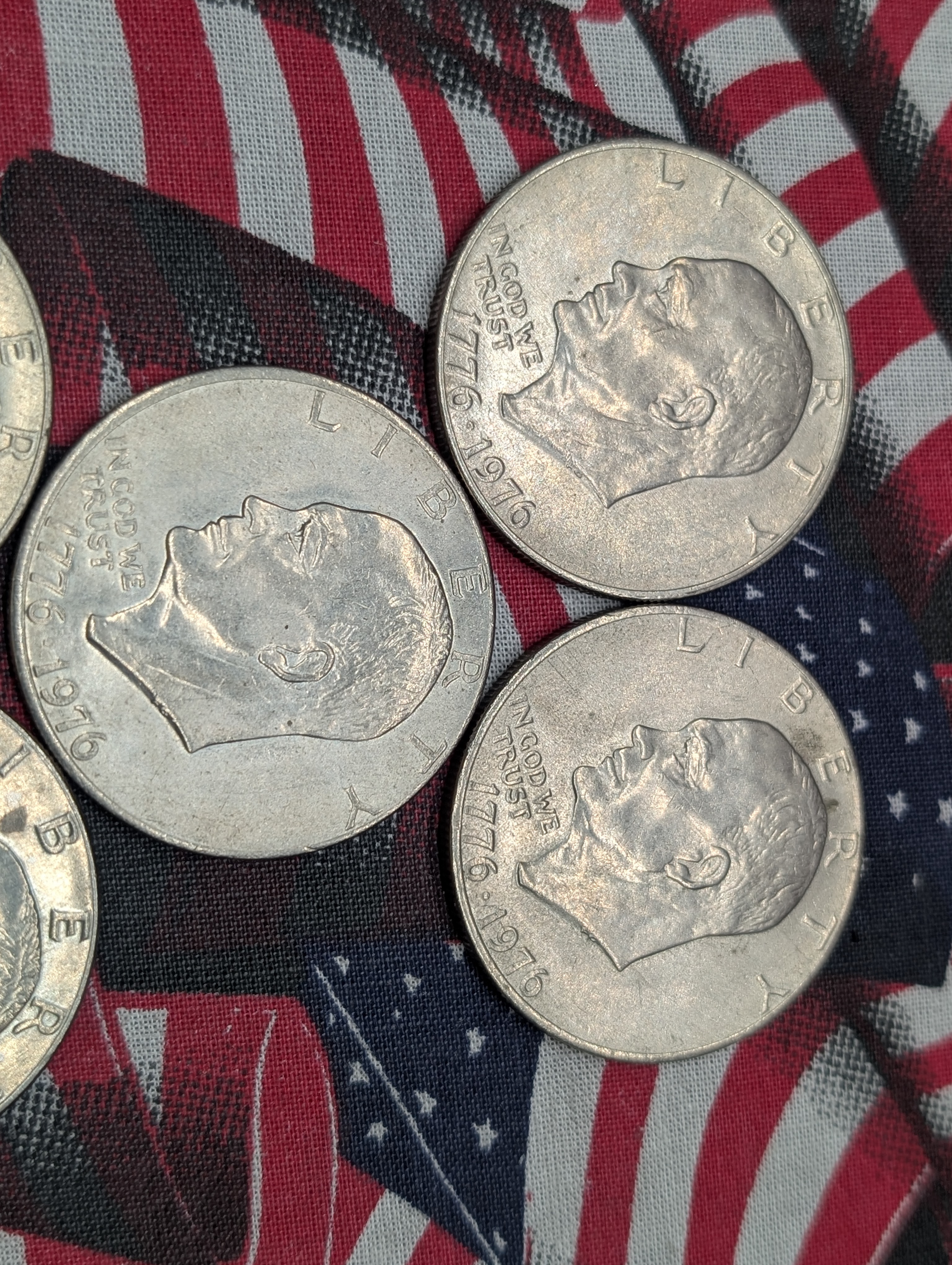 (5) 1976 Bicentennial Eisenhower Dollars